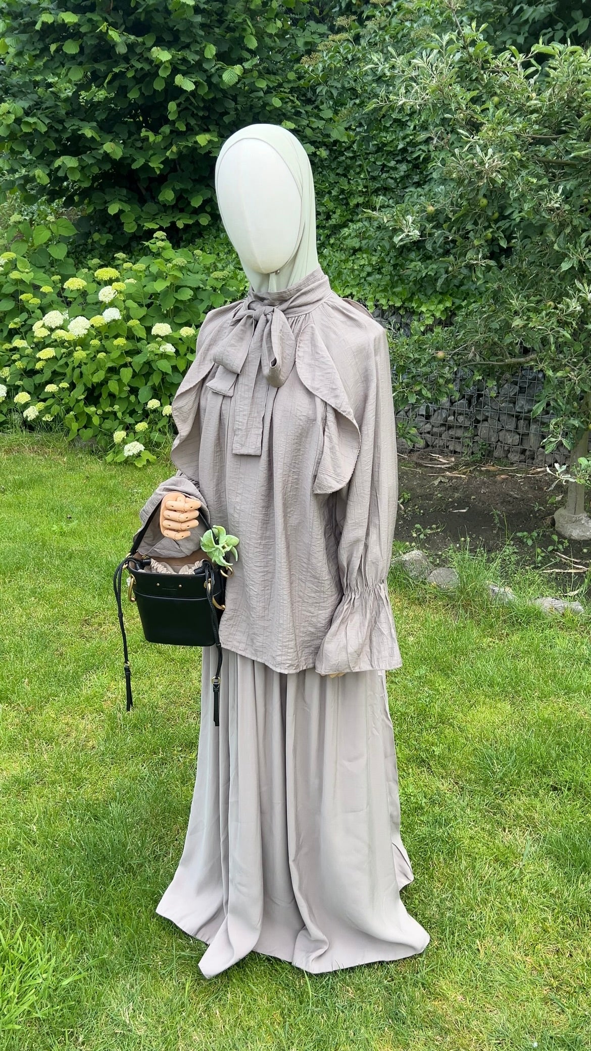 AIRY RUFFLE TOP TAUPE
