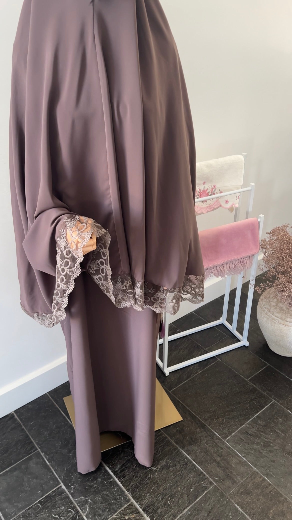 LACE KHIMAR SET DARK TAUPE