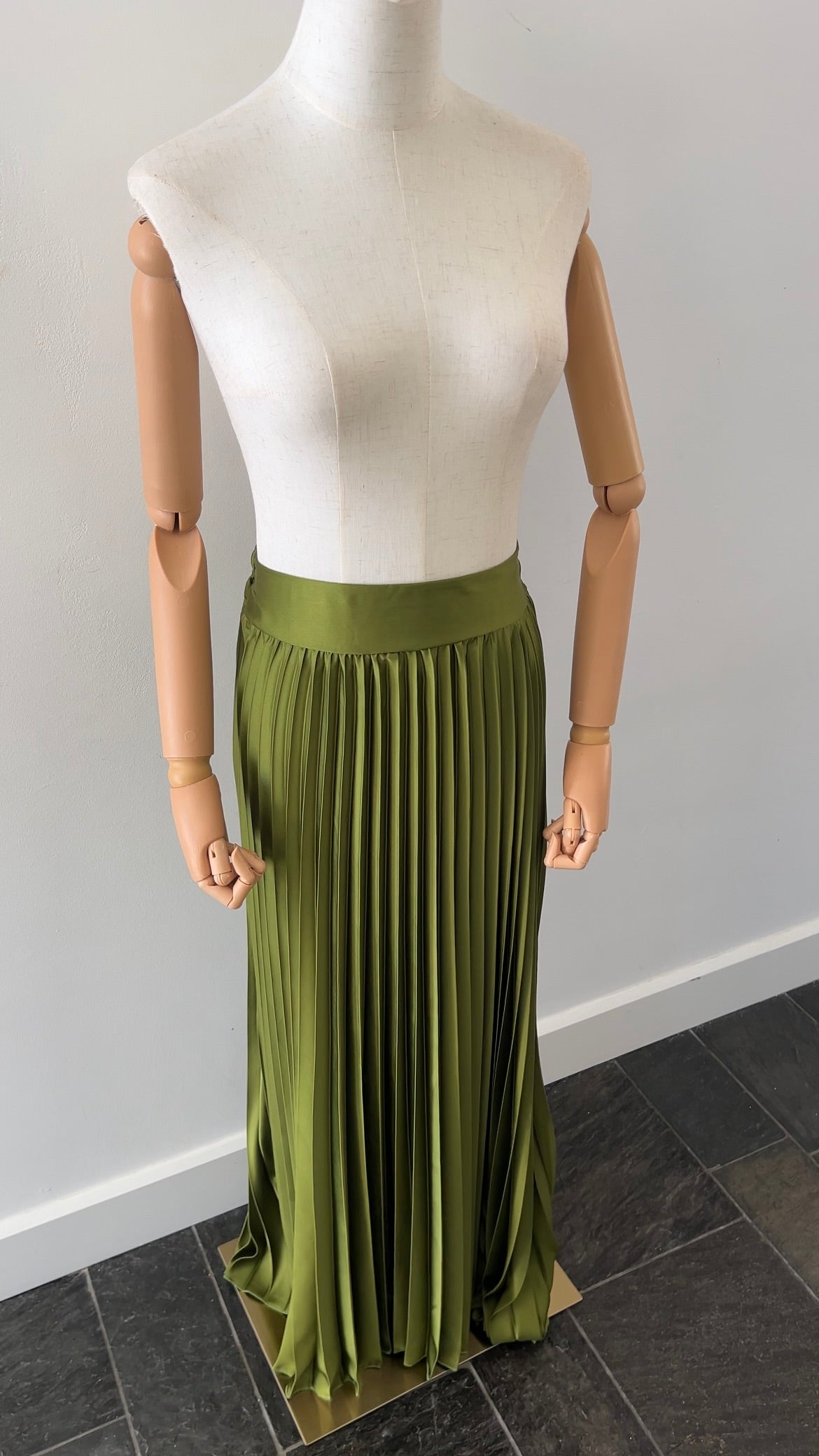 SATIN PLISSÉ SKIRT OLIVE