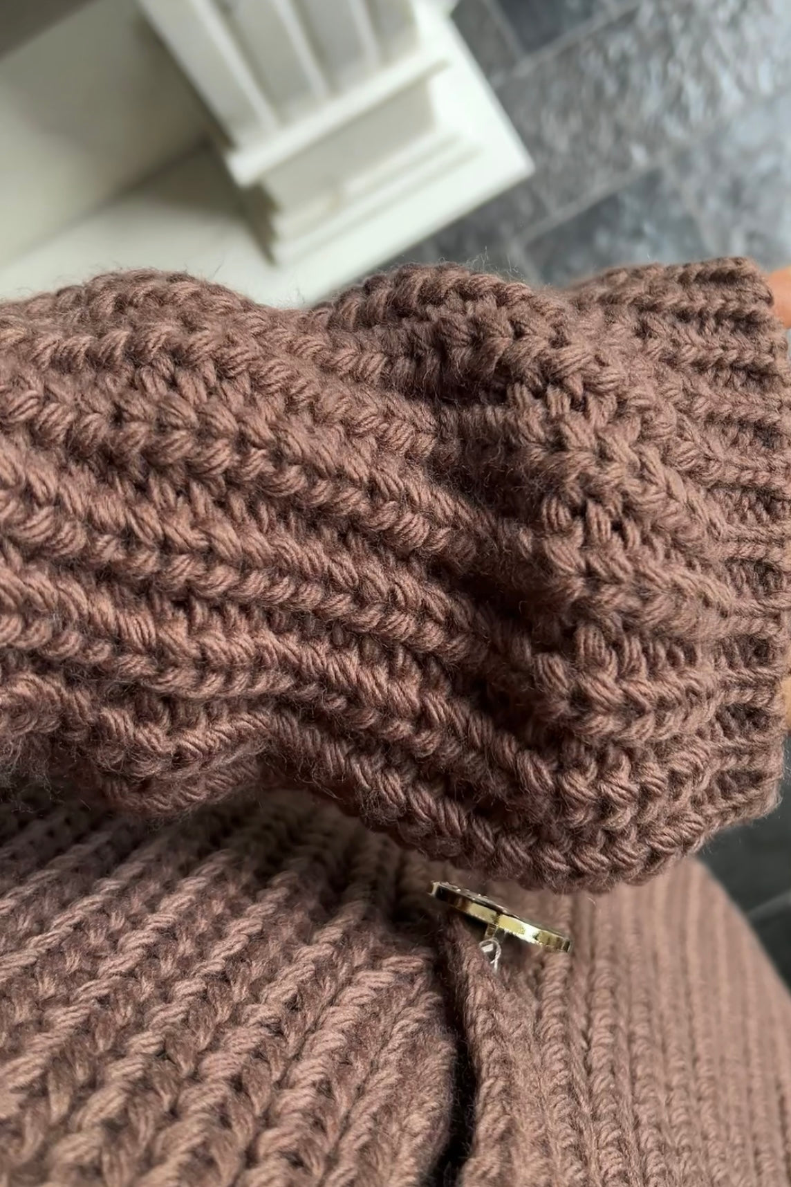 BROWN BUTTON CARDIGAN