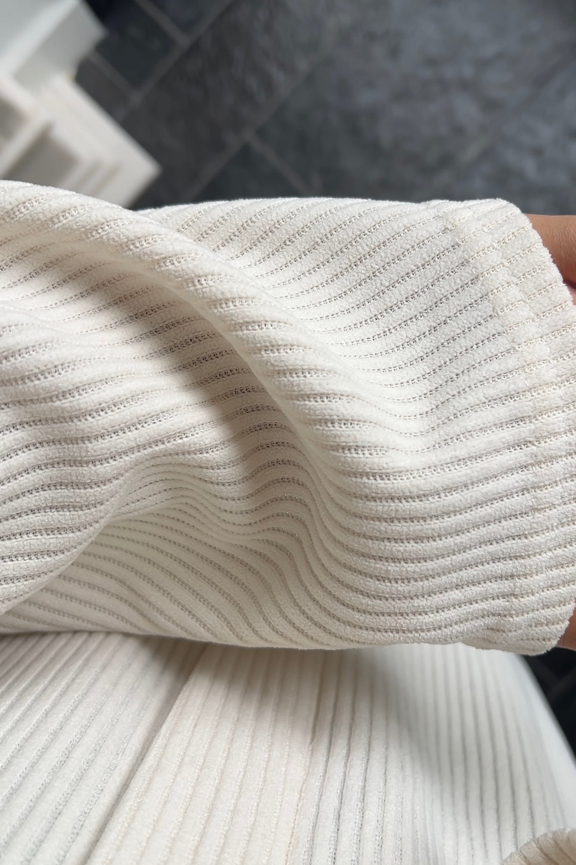 OFF-WHITE RIBBED ABAYA