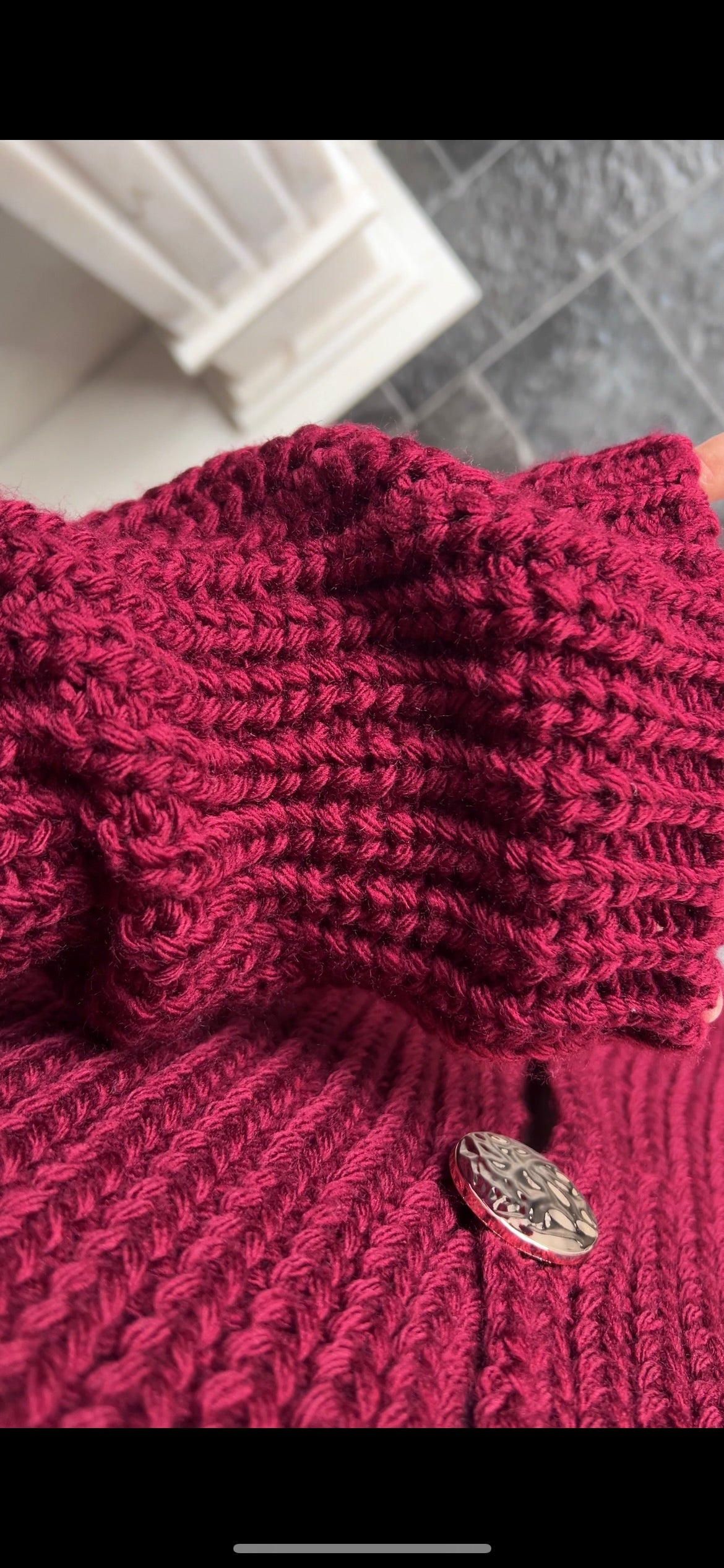 BURGUNDY BUTTON CARDIGAN