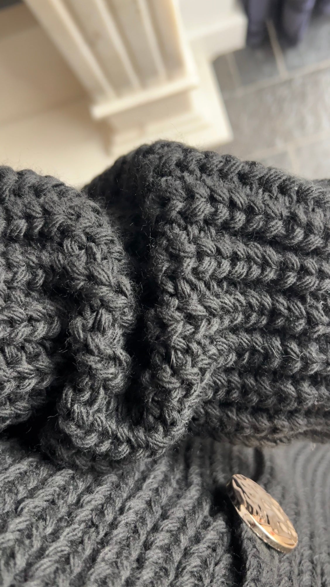 BLACK BUTTON CARDIGAN