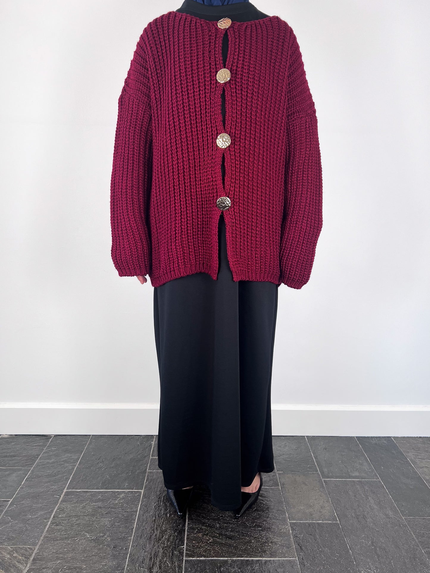 BURGUNDY BUTTON CARDIGAN