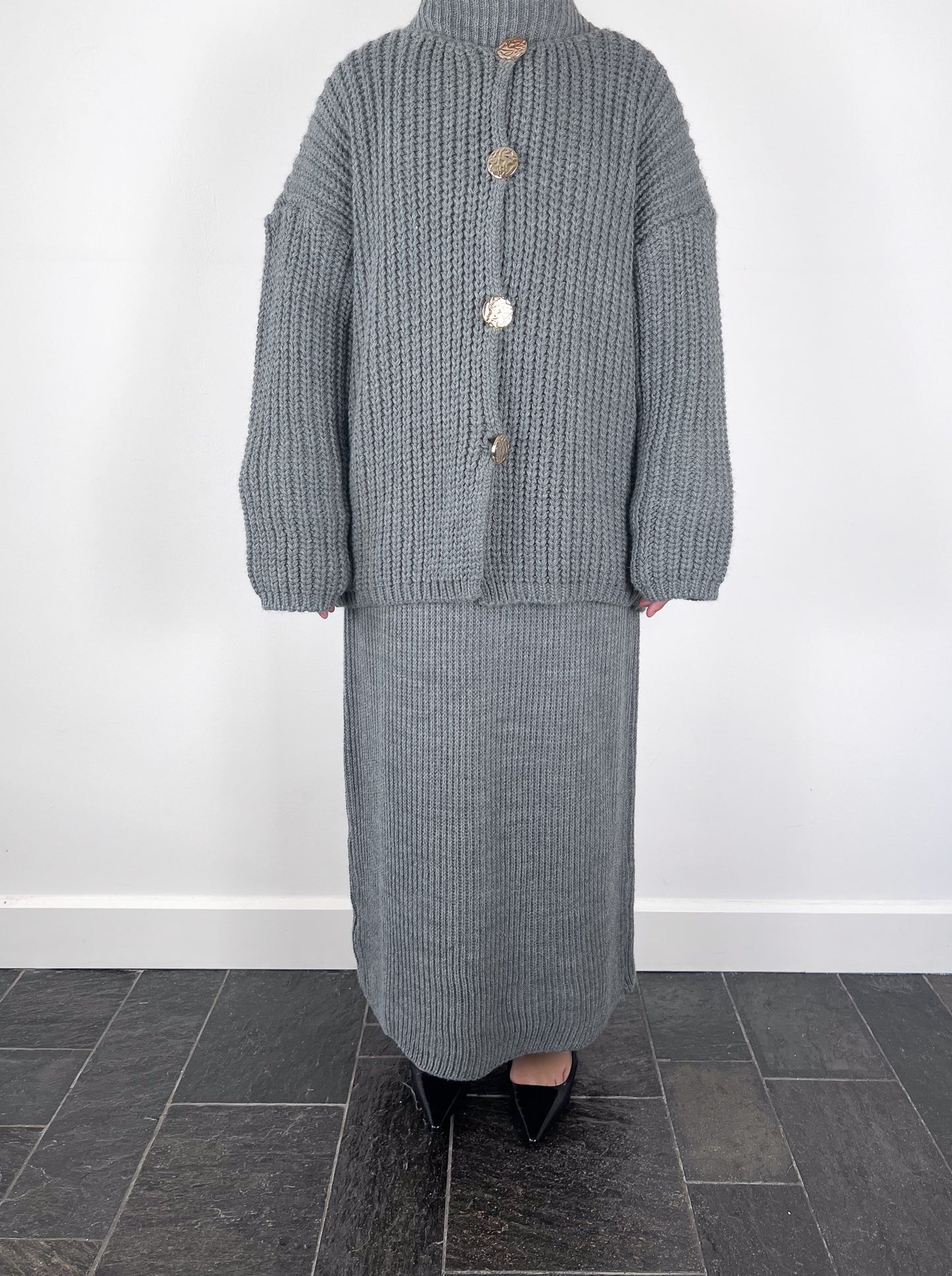 GREY BUTTON CARDIGAN