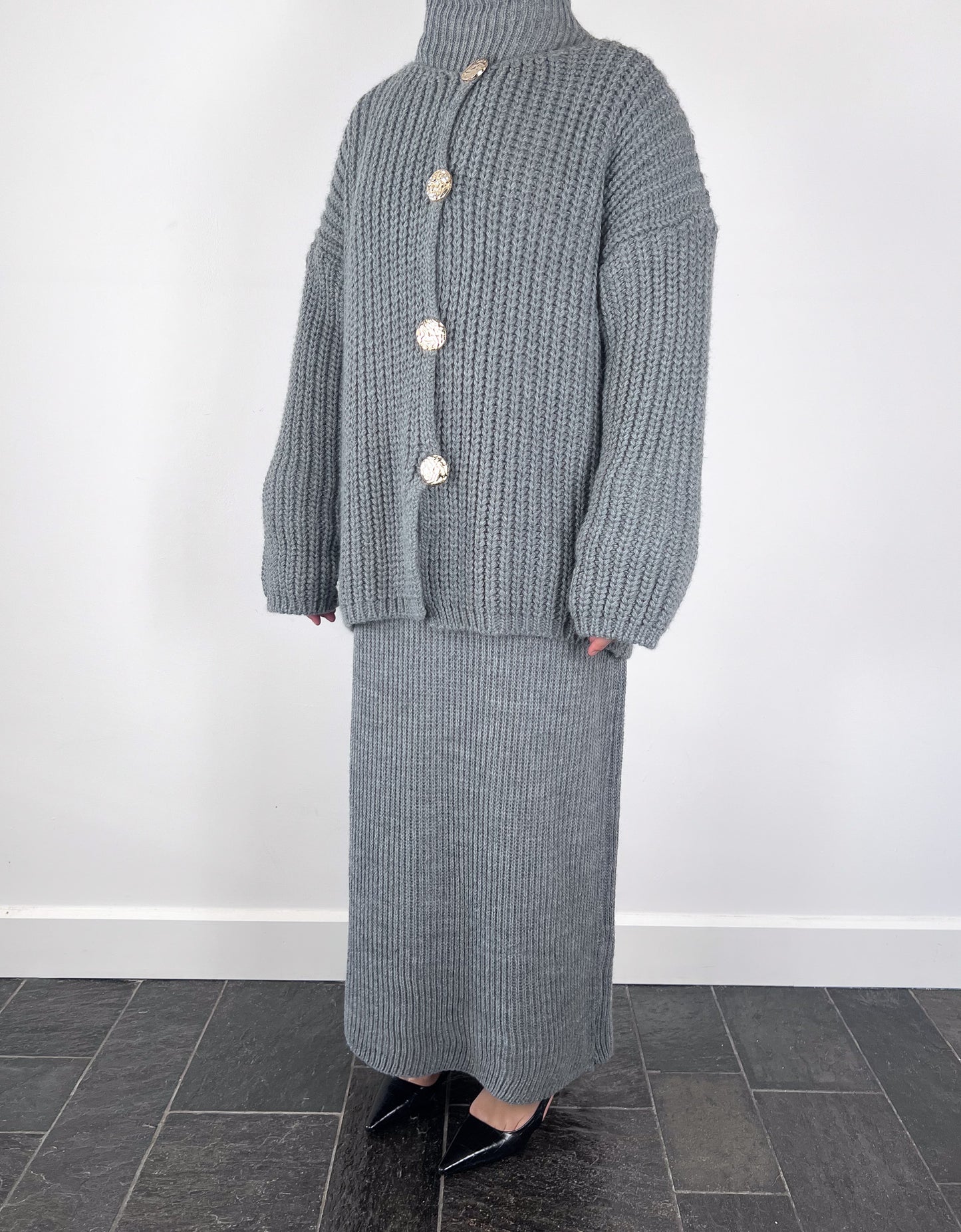 GREY BUTTON CARDIGAN