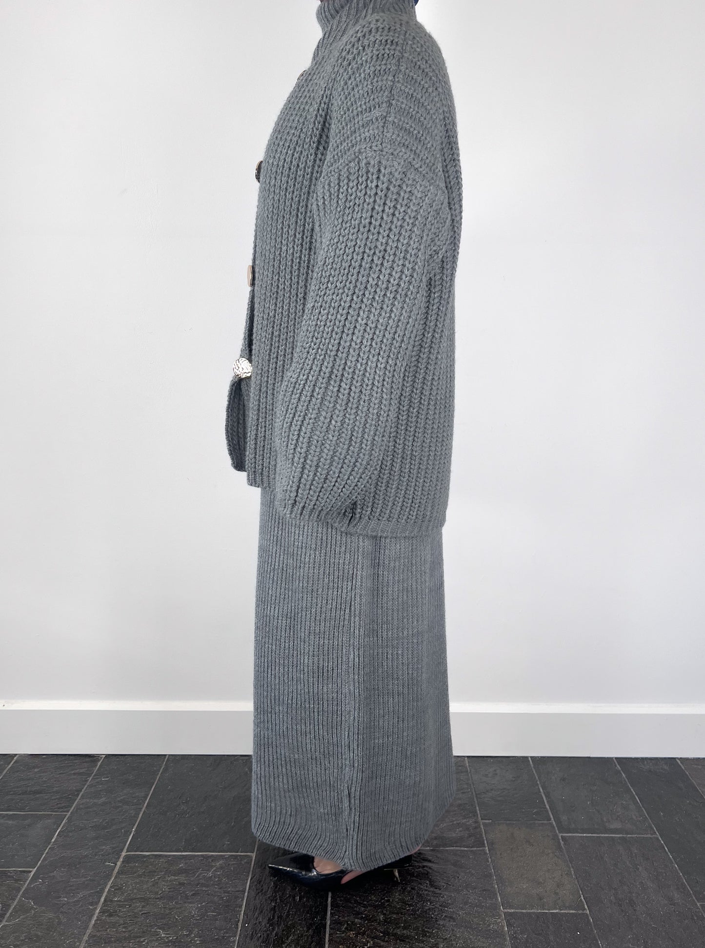 GREY BUTTON CARDIGAN