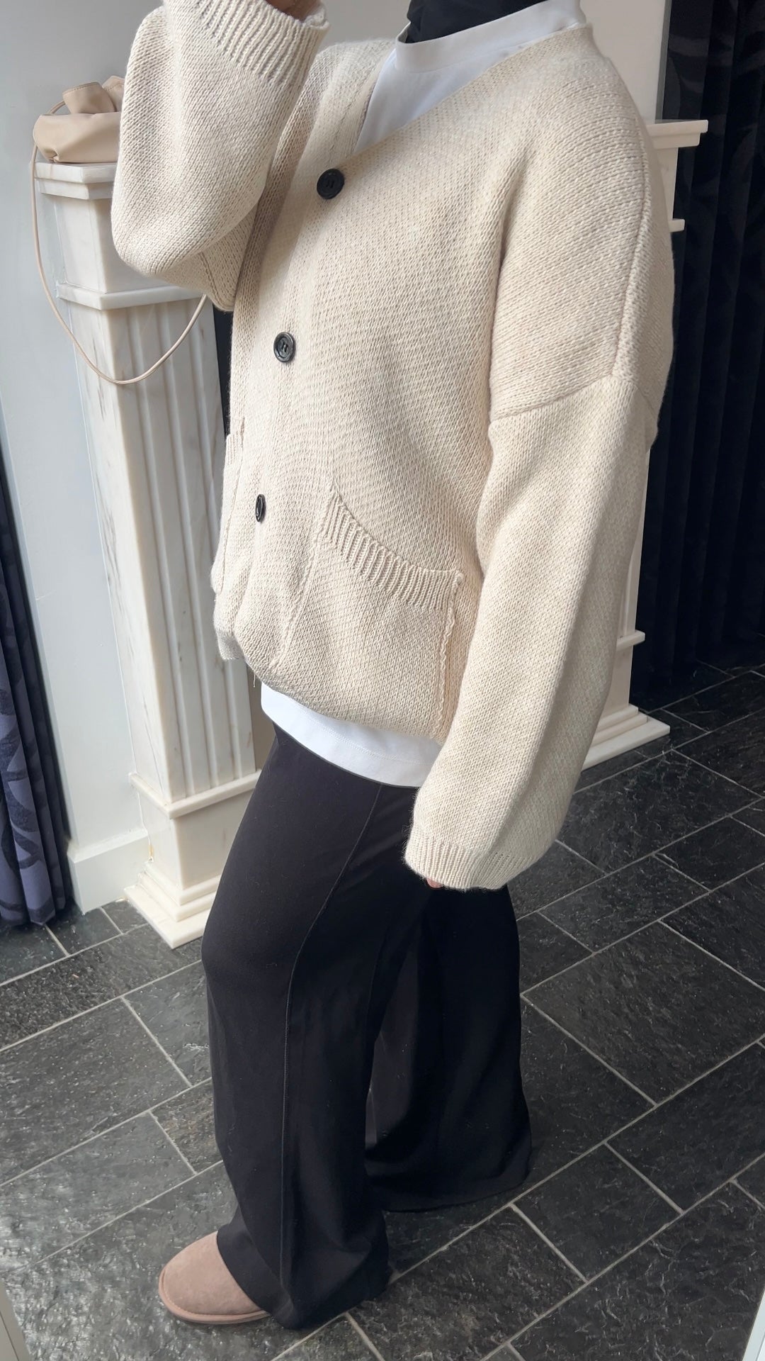 BUTTON CARDIGAN BEIGE