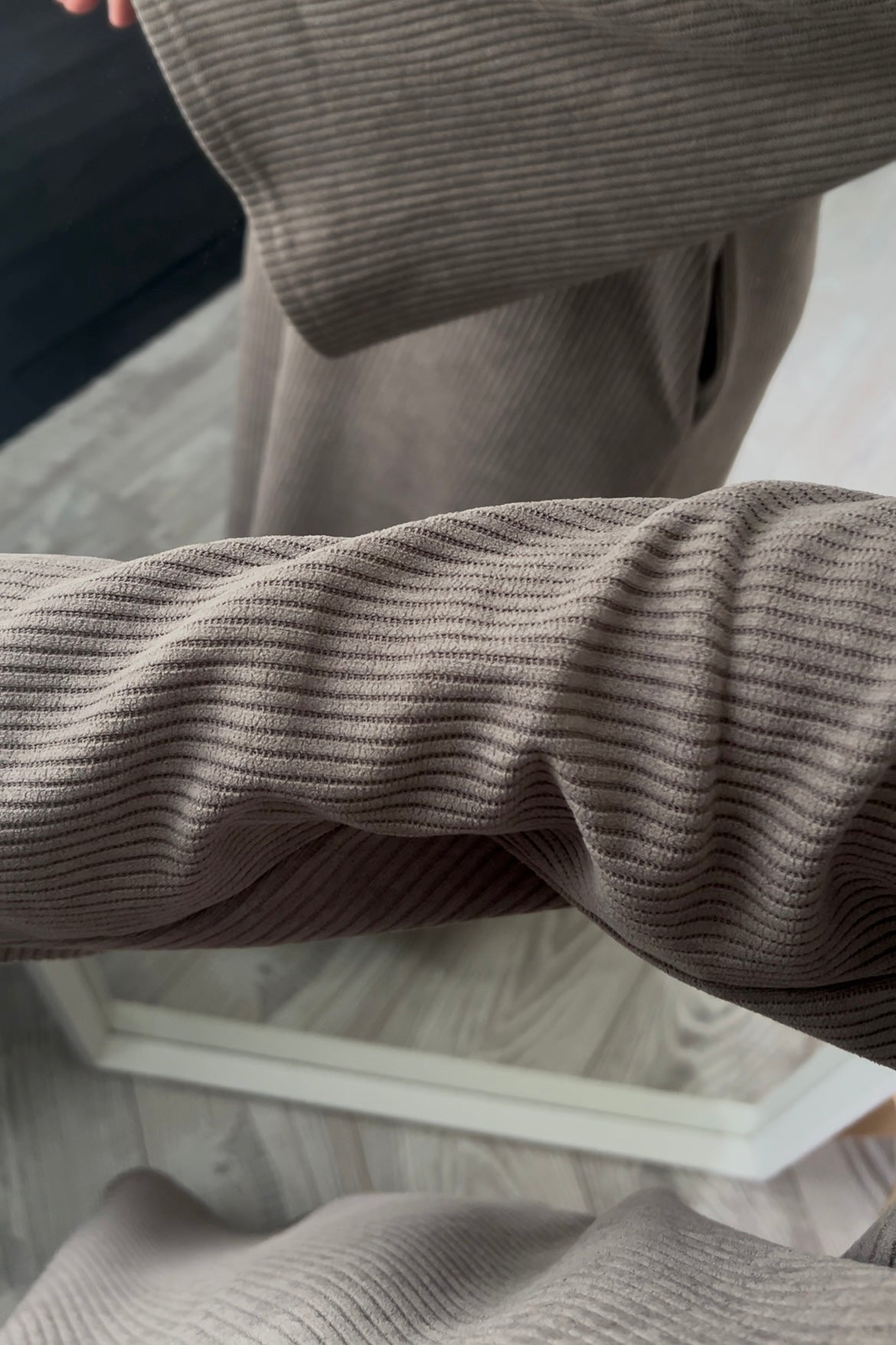 TAUPE RIBBED ABAYA