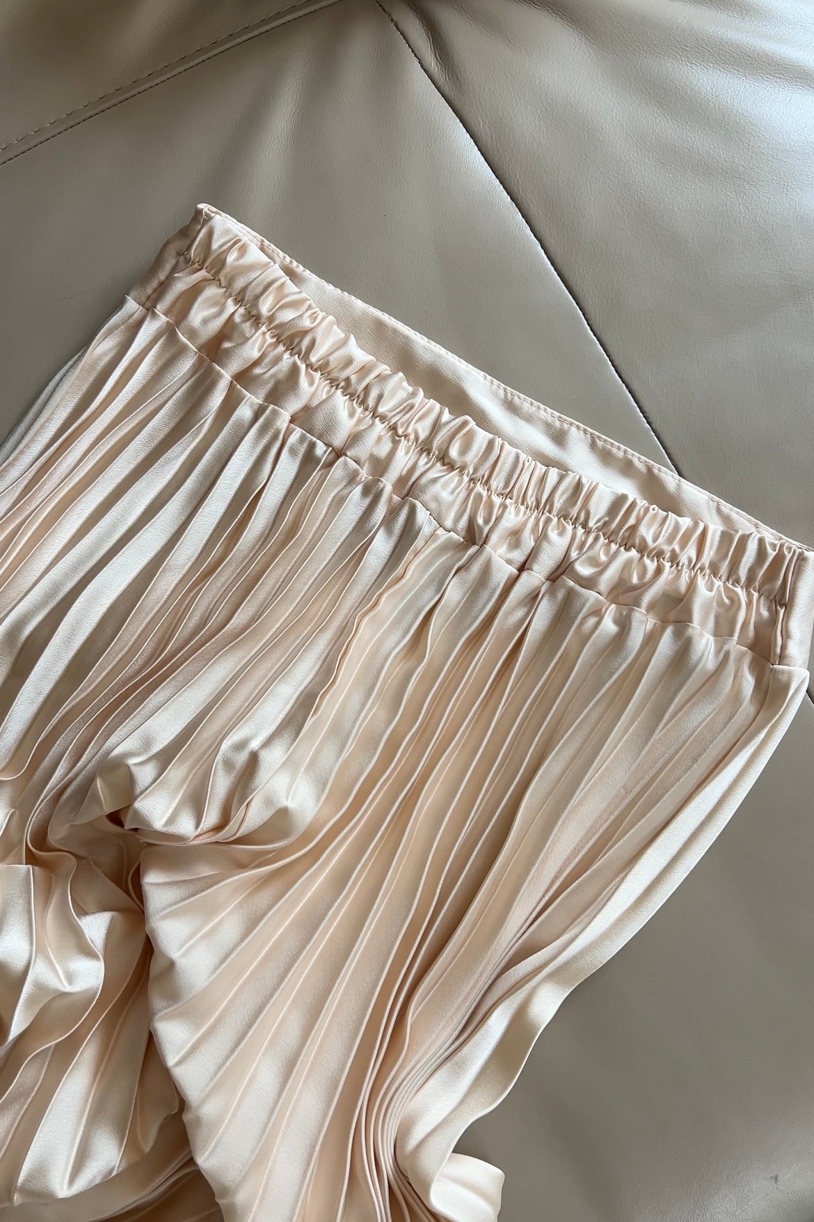 CHAMPAGNE SATIN PLISSÉ SKIRT