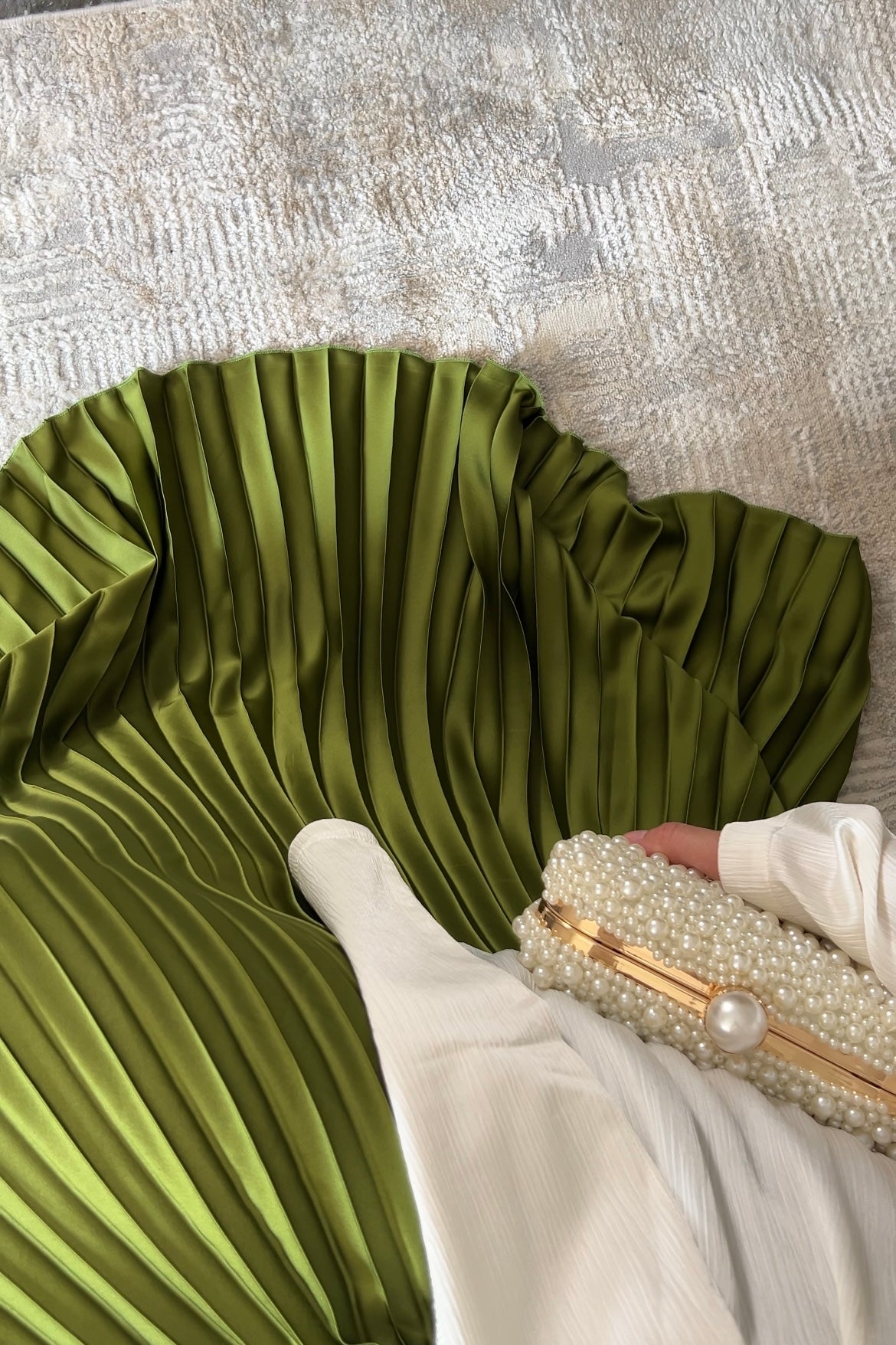 OLIVE SATIN PLISSÉ SKIRT