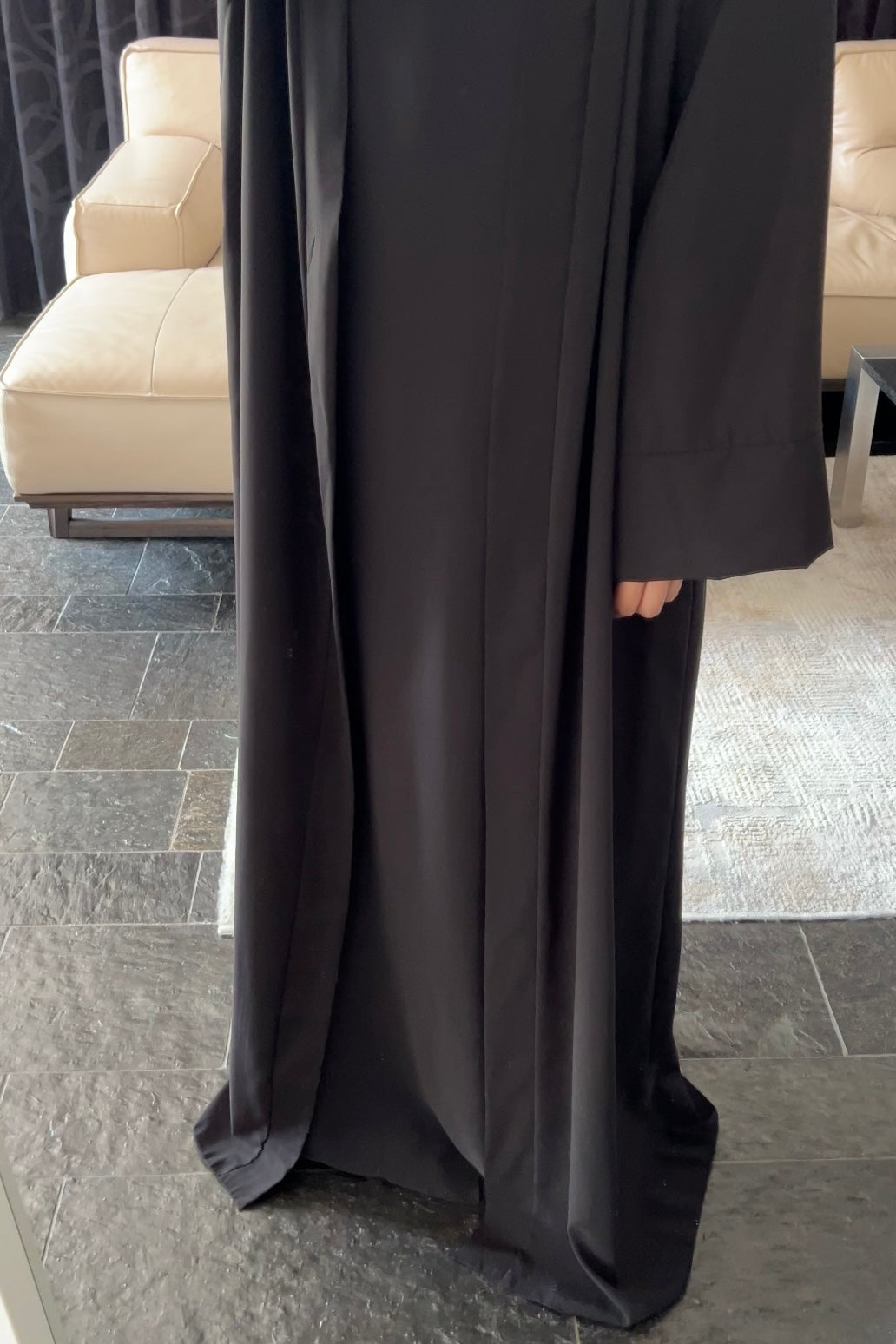 BLACK ESSENTIAL SILK ABAYA
