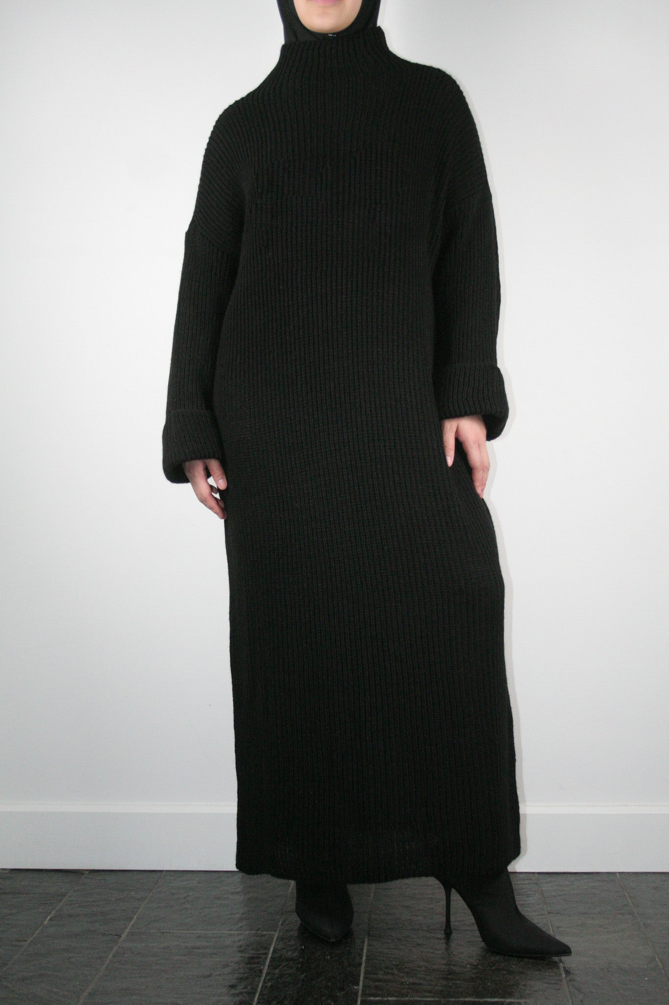 BLACK KNIT DRESS