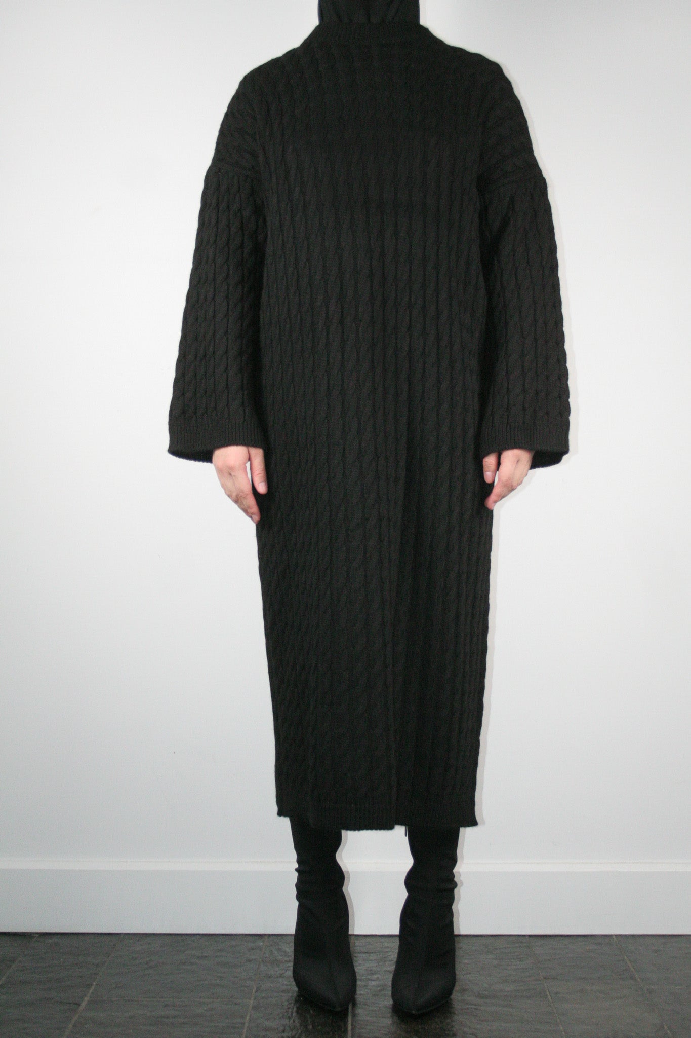 BLACK CABLE DRESS