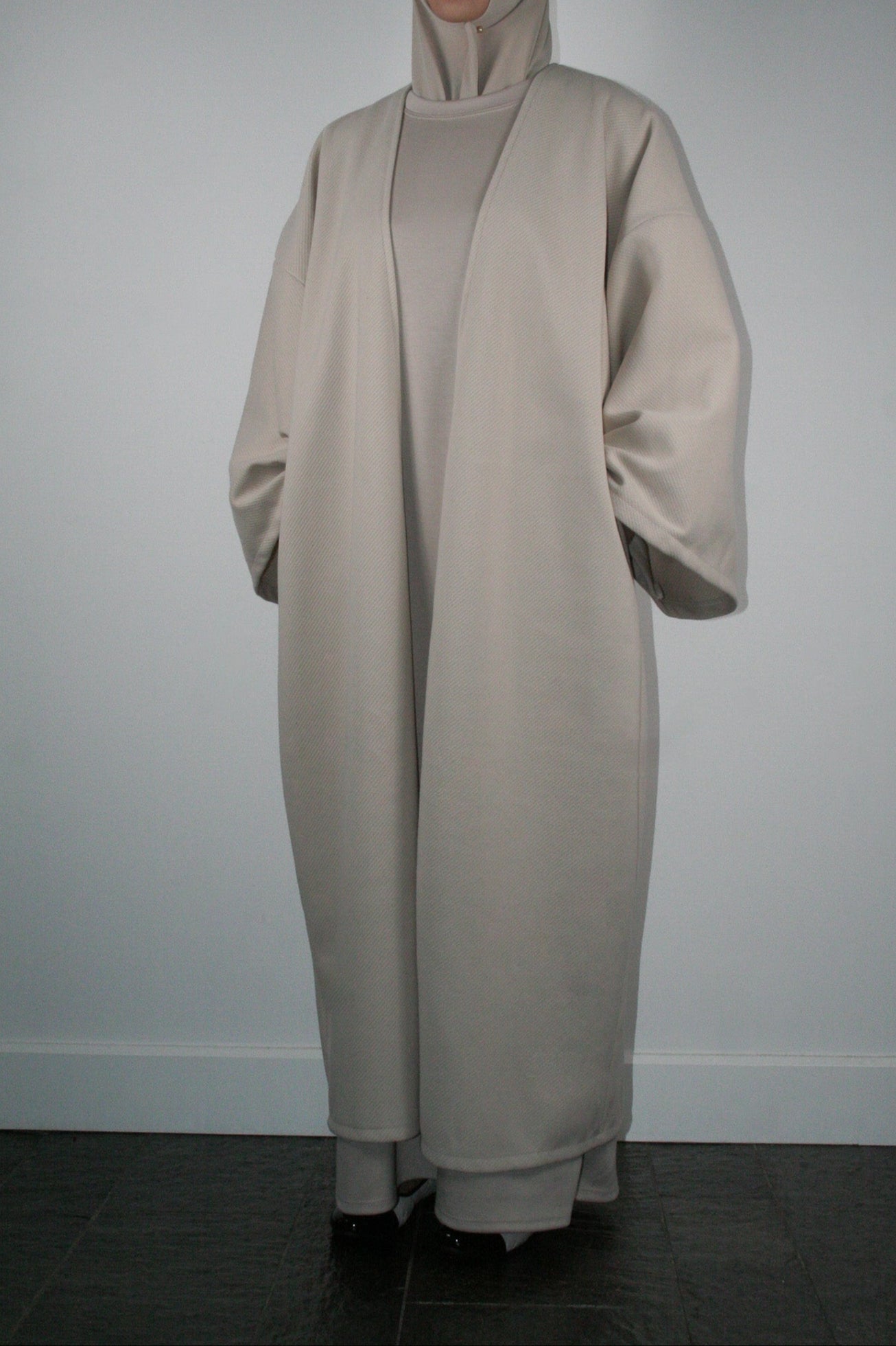 BEIGE RIBBED ABAYA COAT