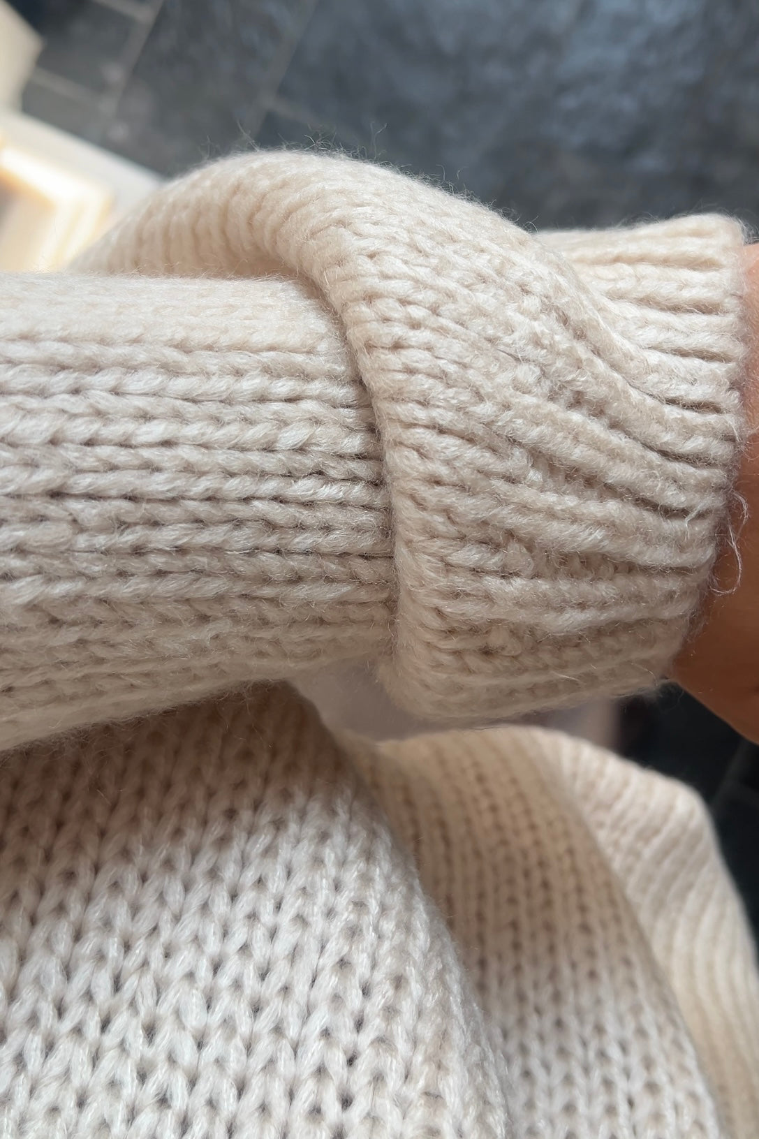 BEIGE FLUFFY SWEATER