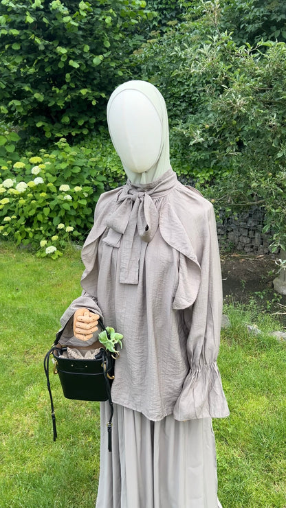 AIRY RUFFLE TOP TAUPE