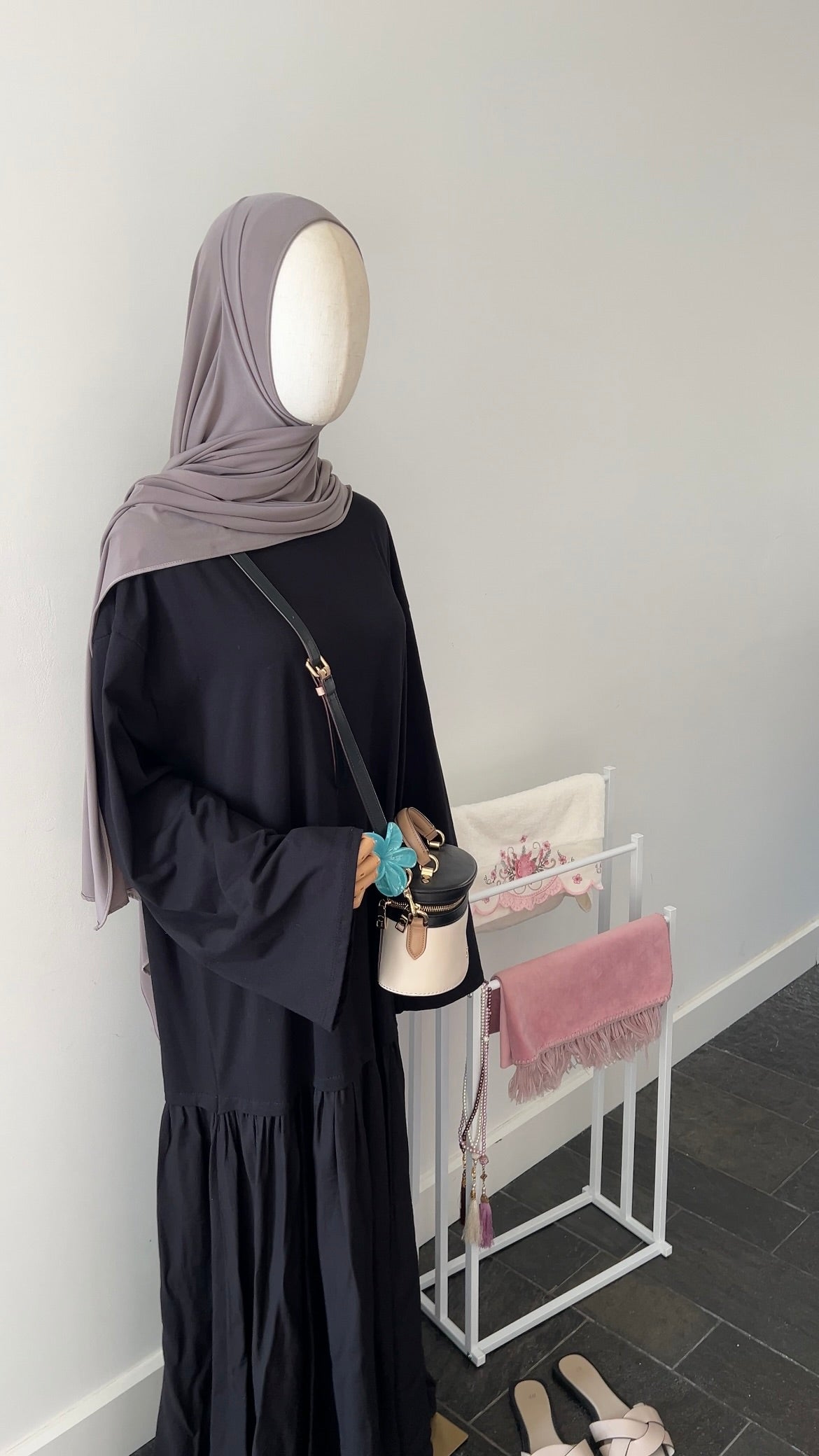 LONGSLEEVE RUFFLE DRESS BLACK