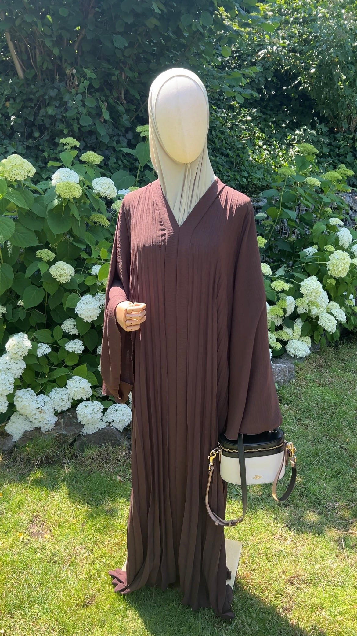 PLEATED DRESS CHOCO