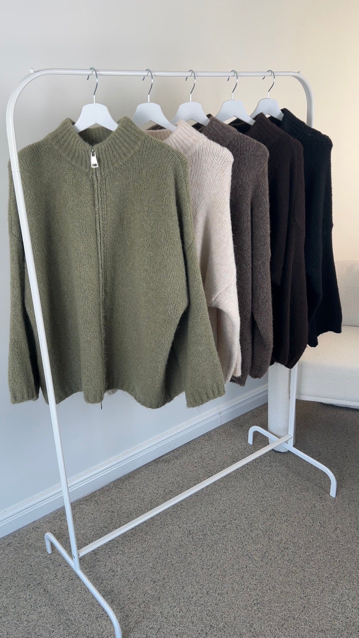 FLUFFY KNIT ZIPPER TAUPE