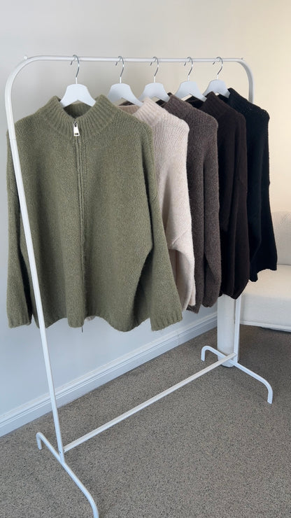 FLUFFY KNIT ZIPPER TAUPE