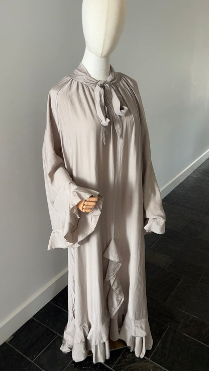 AIRY RUFFLE DRESS TAUPE