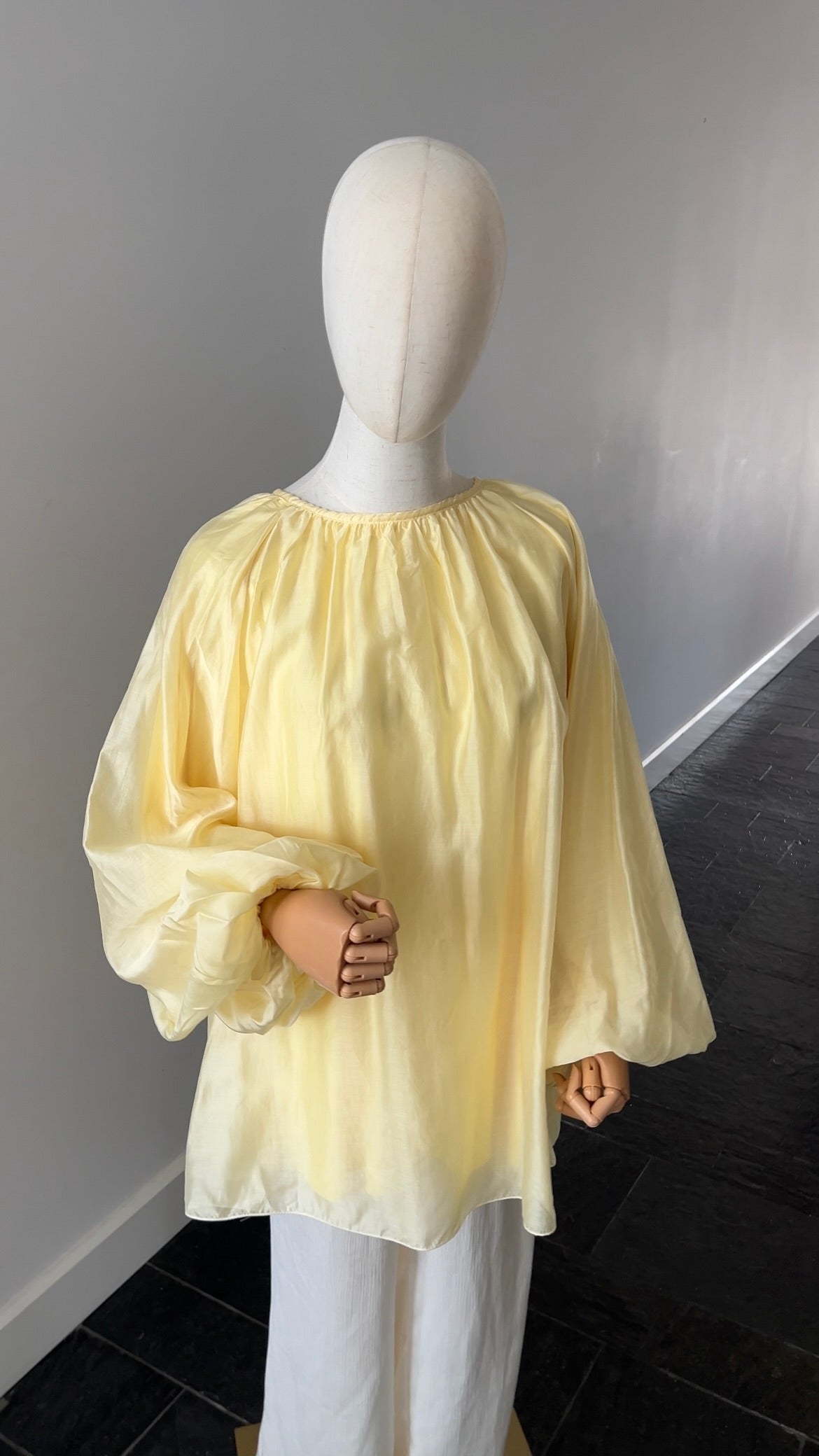 CLOUD TOP BUTTER YELLOW (double lined, not see through)