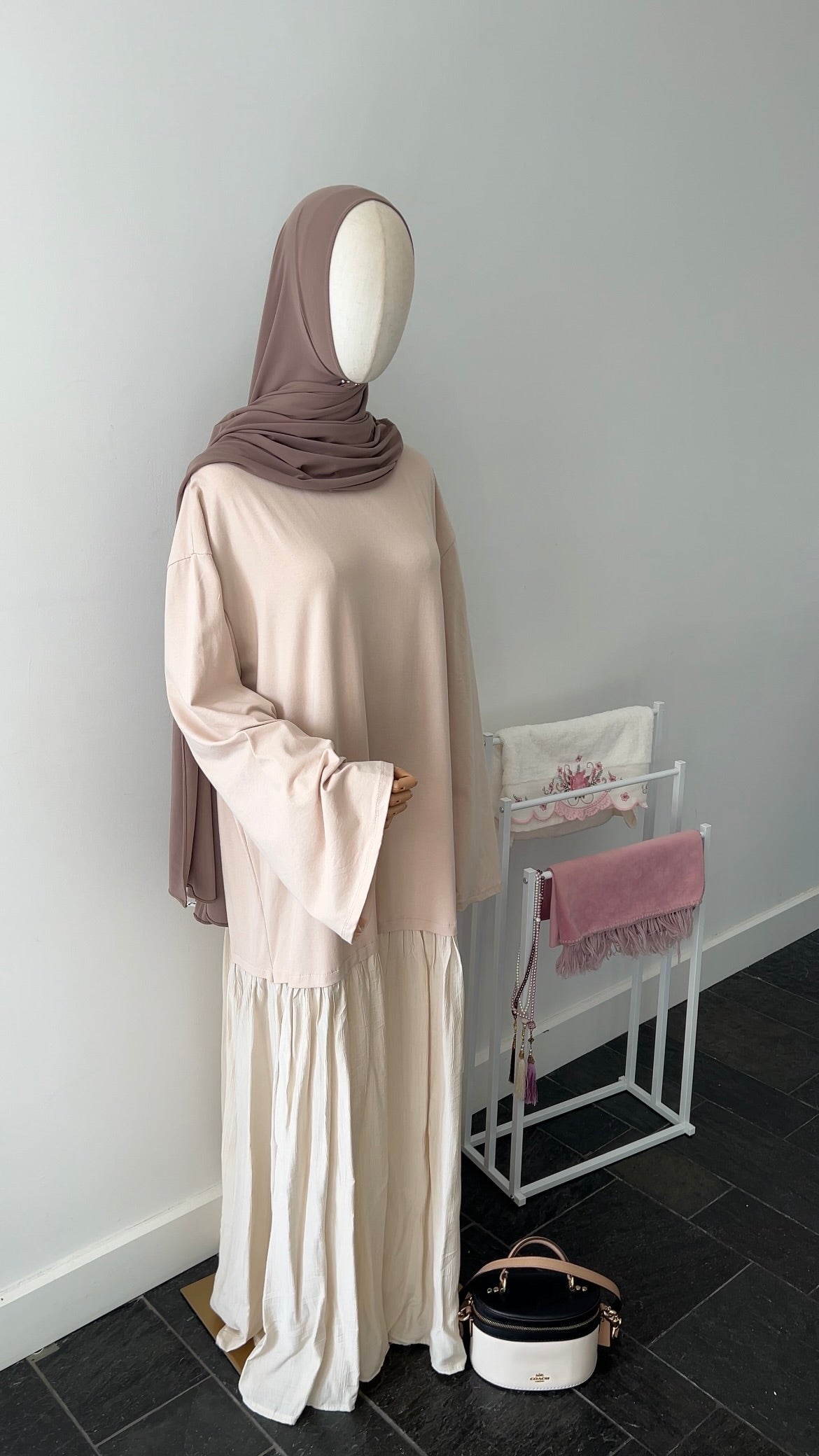 LONGSLEEVE RUFFLE DRESS BEIGE