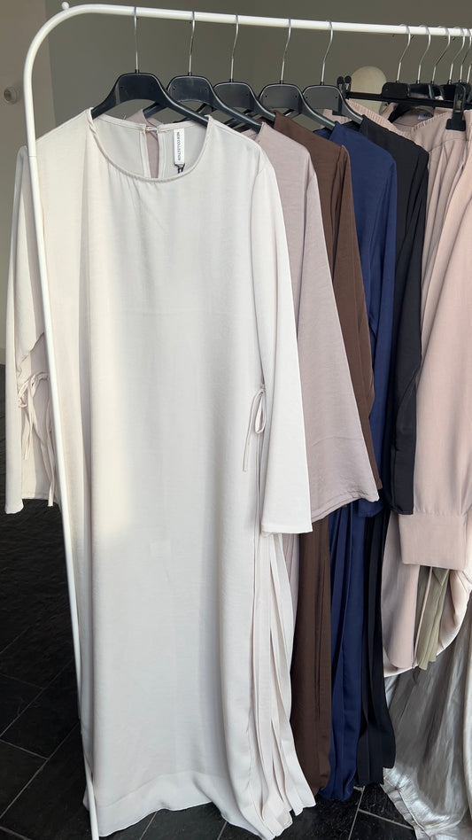 SPLIT PLEATED DRESS BEIGE
