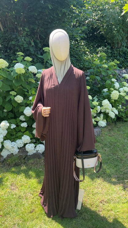 PLEATED DRESS CHOCO