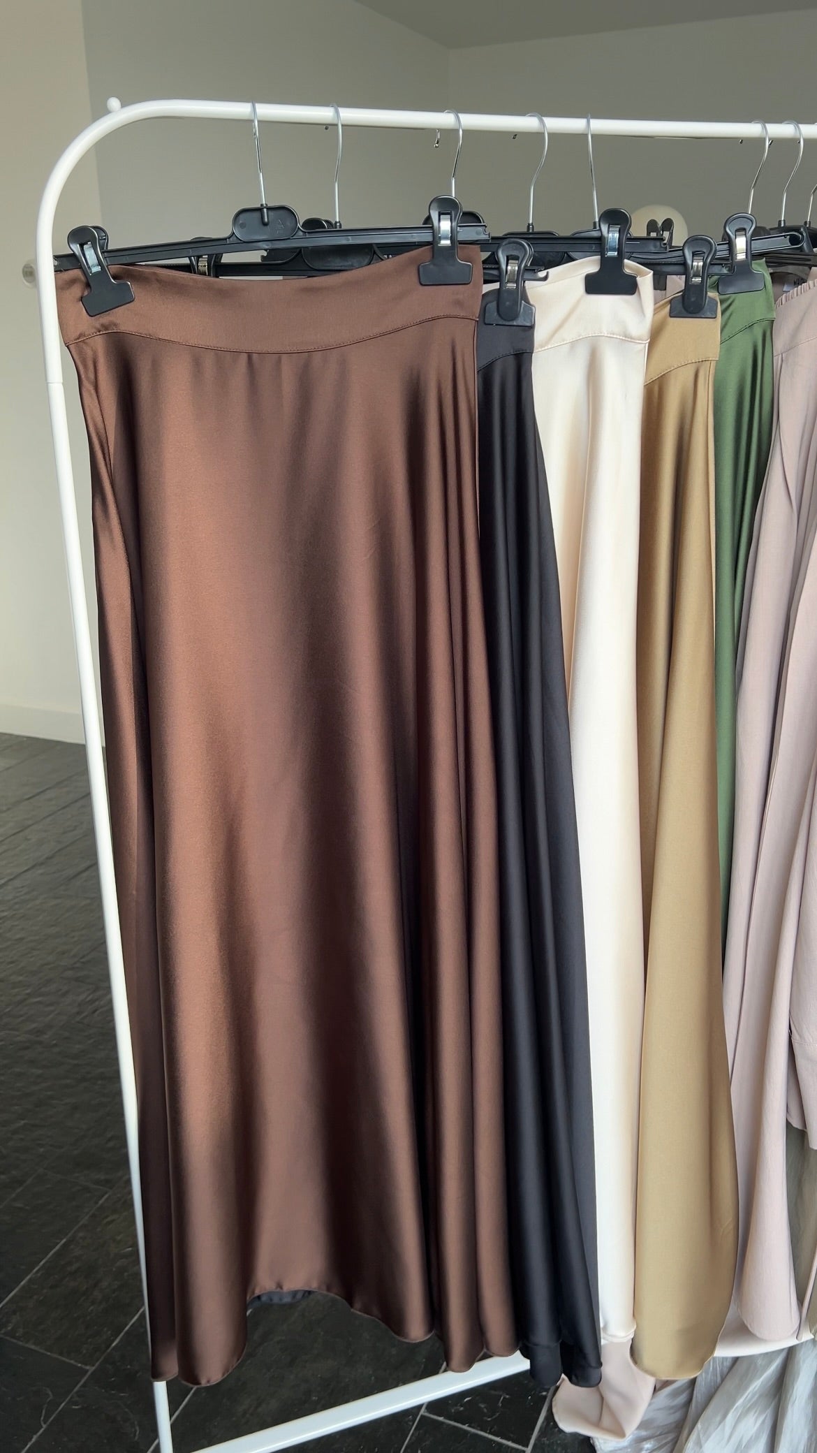 SATIN SKIRT DARK BROWN