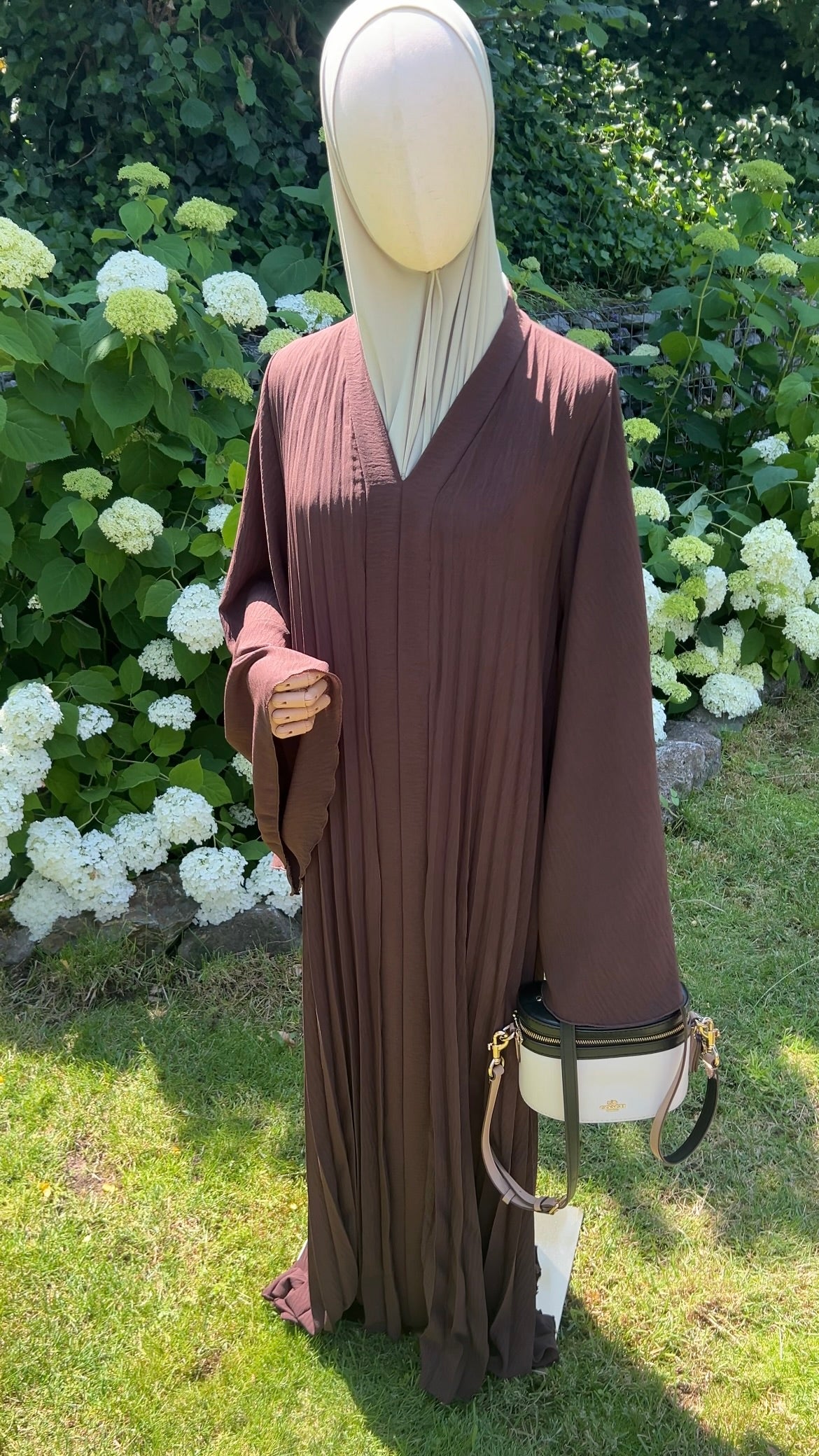 PLEATED DRESS CHOCO