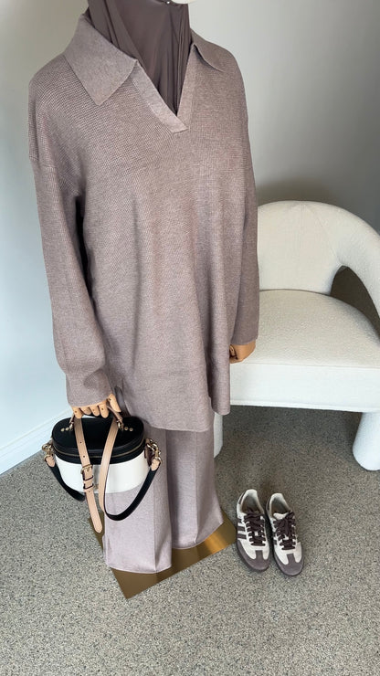 V-NECK SEAM KNIT SET TAUPE