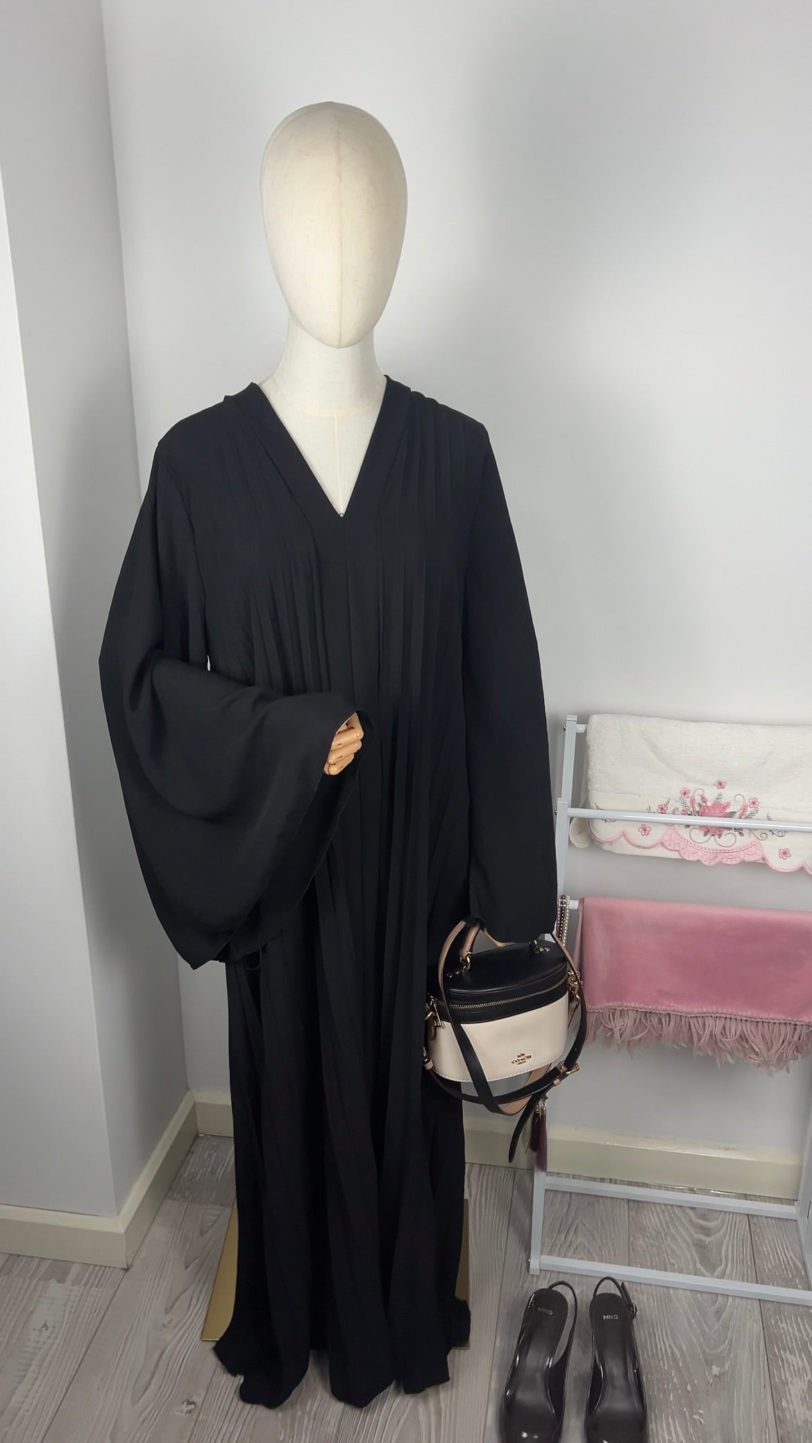 BLACK PLEATED DRESS