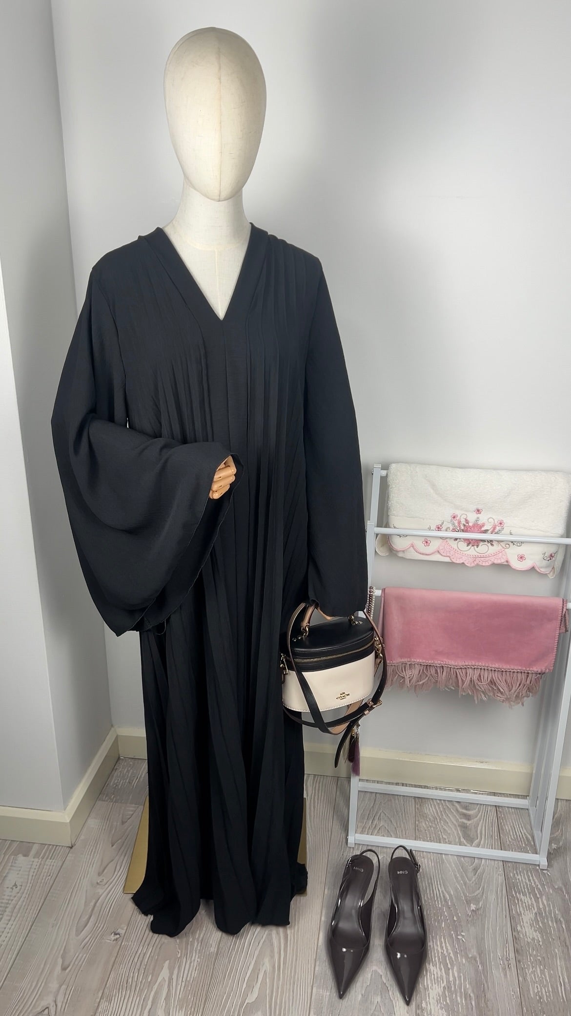 BLACK PLEATED DRESS