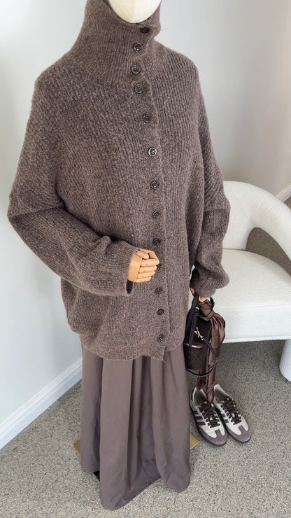 HIGH NECK KNIT SWEATER TAUPE