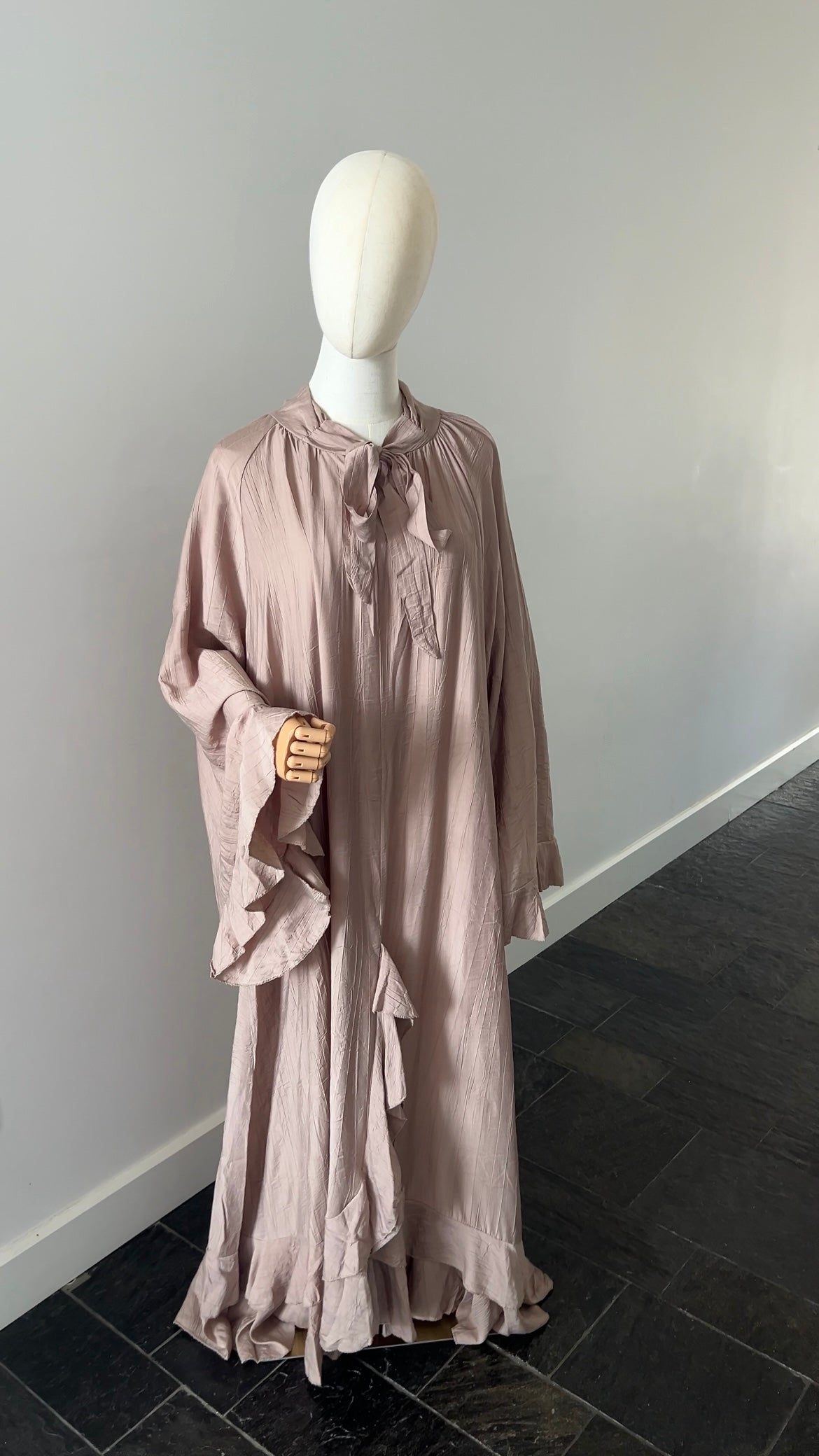 AIRY RUFFLE DRESS WARM TAUPE