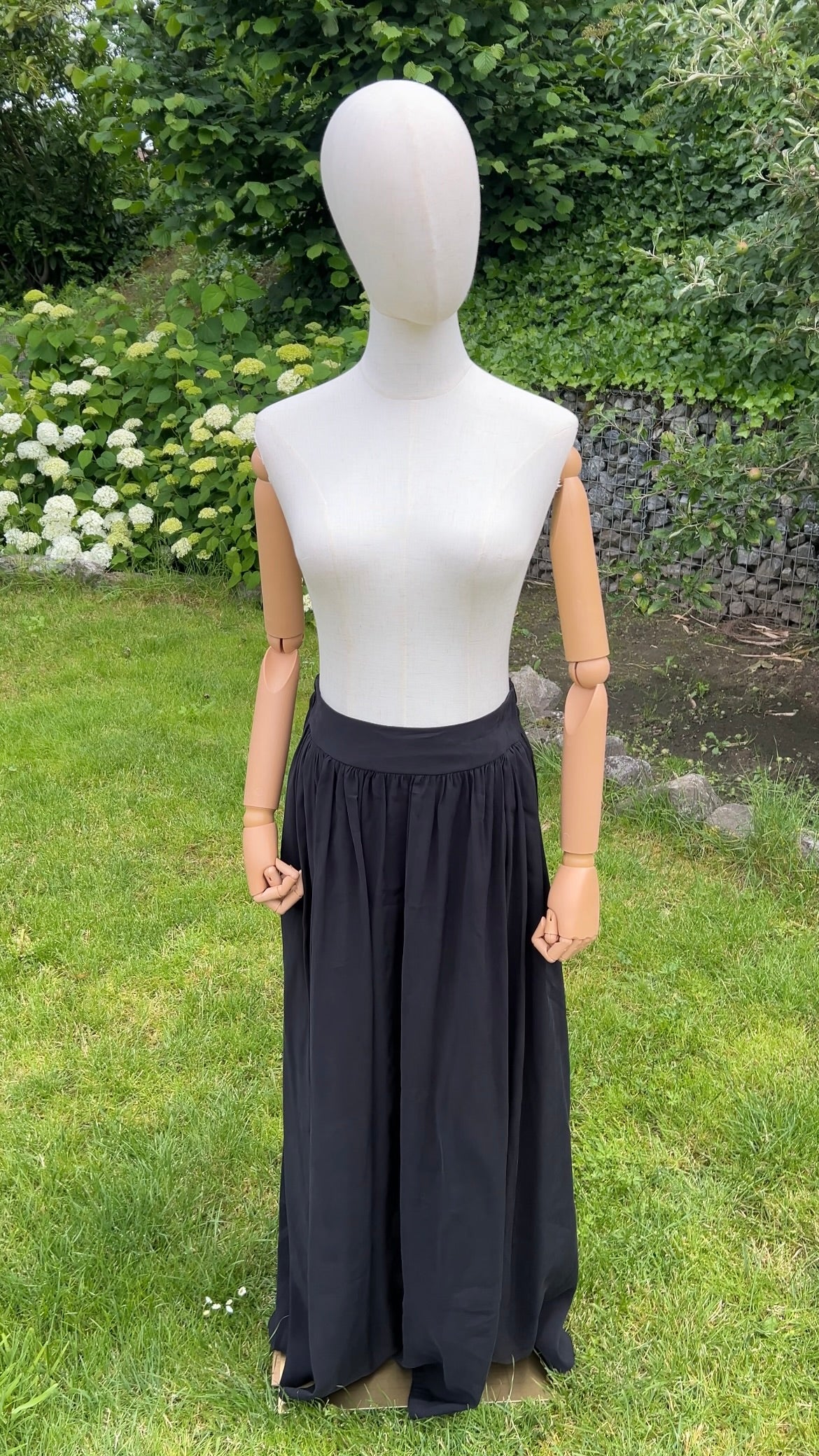 FLOWY SKIRT BLACK