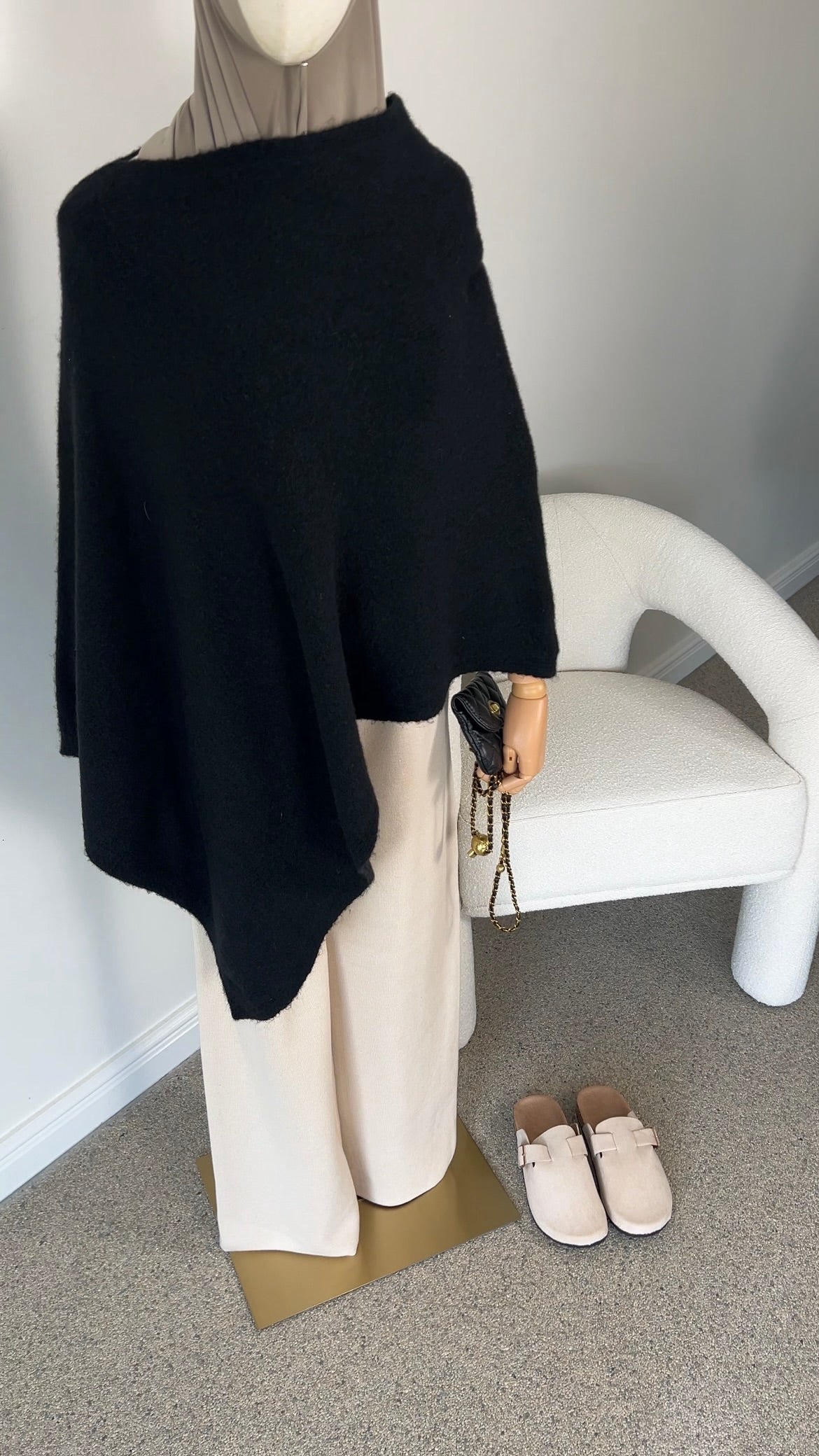 KNIT PONCHO BLACK (RESTOCKING SOON)