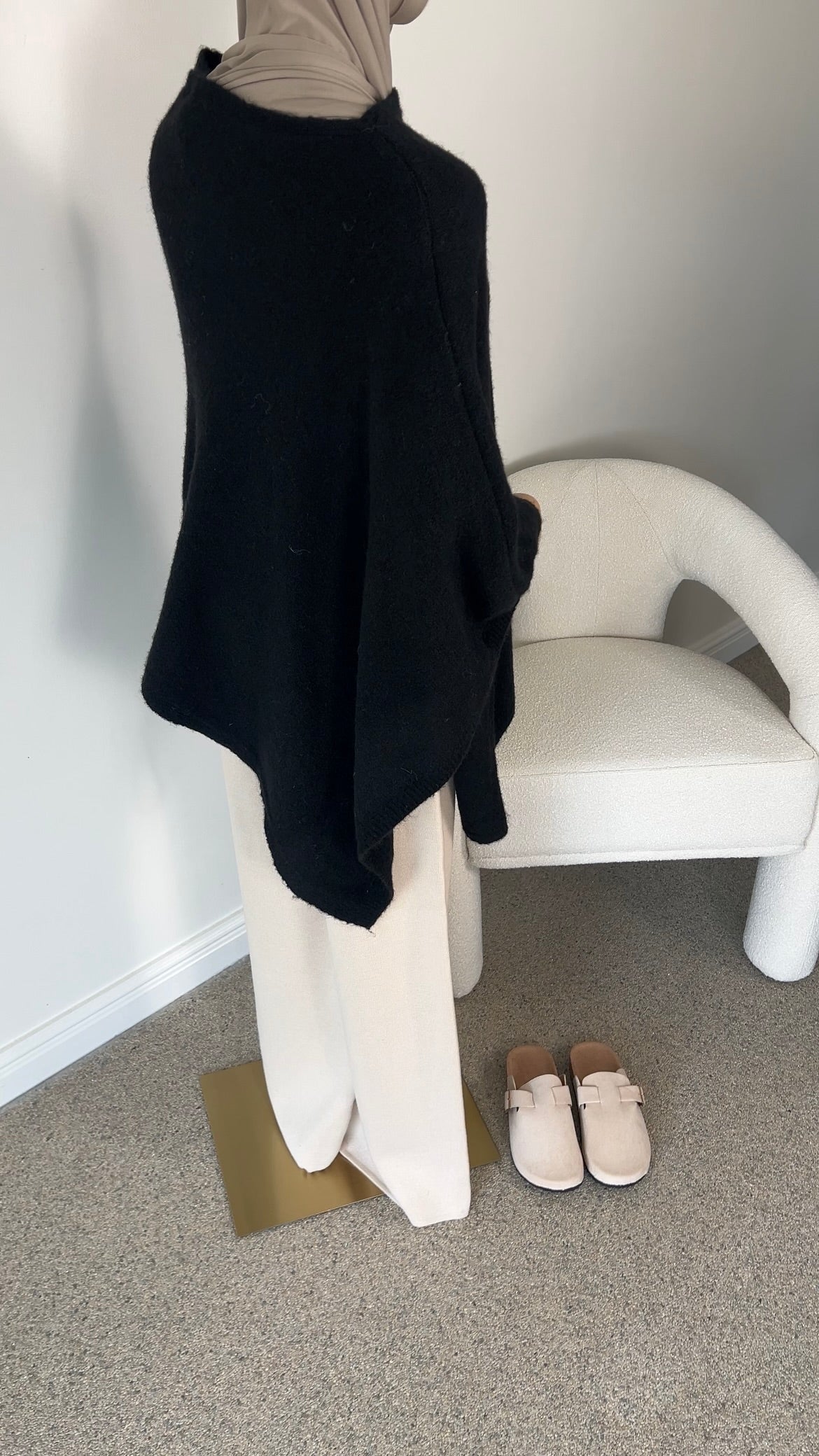 KNIT PONCHO BLACK (RESTOCKING SOON)