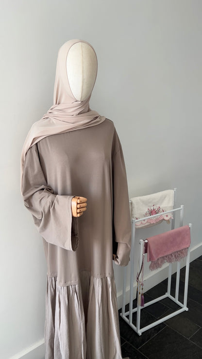 LONGSLEEVE RUFFLE DRESS TAUPE