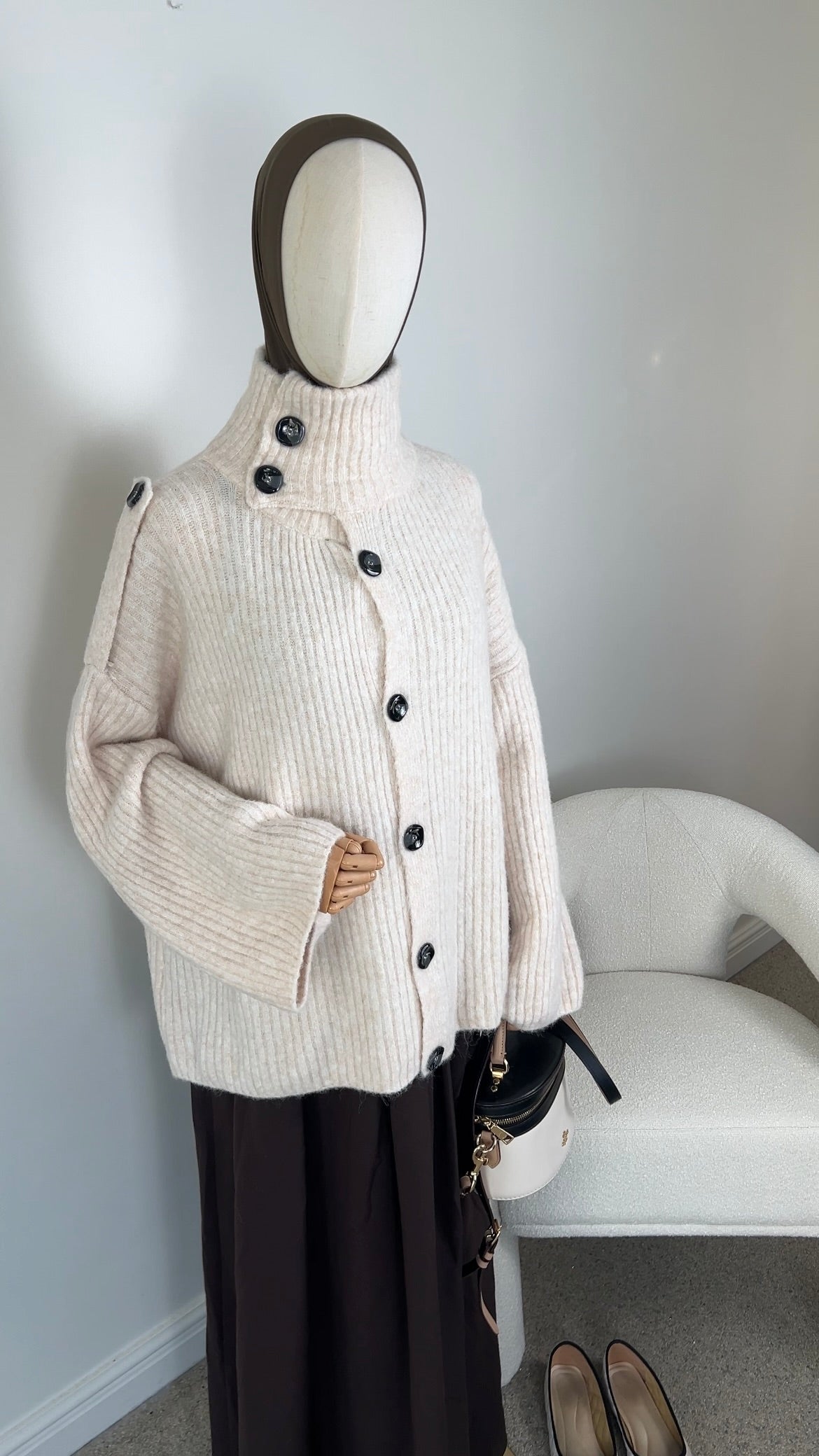 BUTTON KNIT CARDIGAN BEIGE
