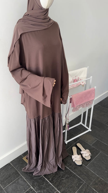 LONGSLEEVE RUFFLE DRESS DARK-BROWN