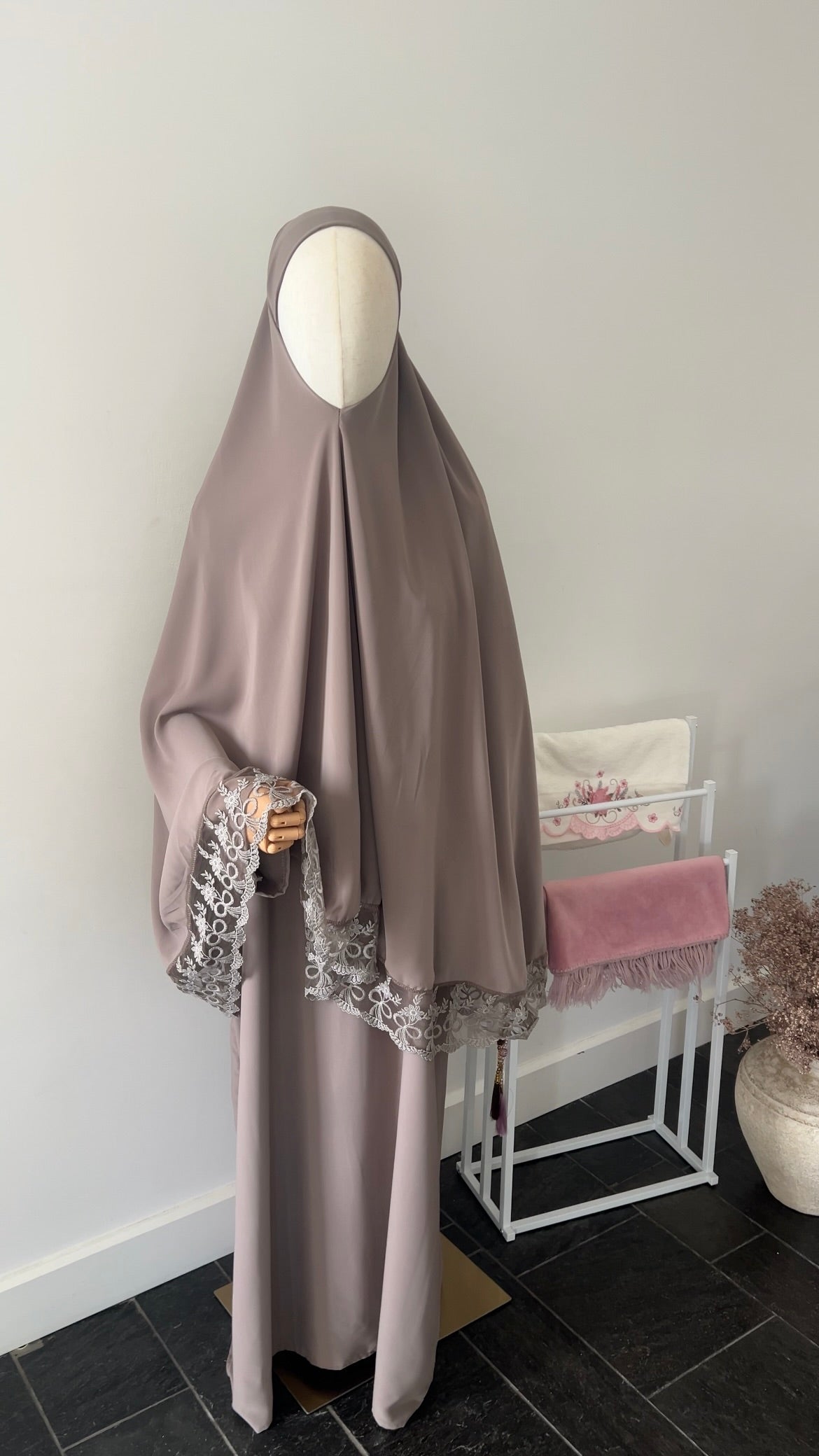 LACE KHIMAR SET TAUPE