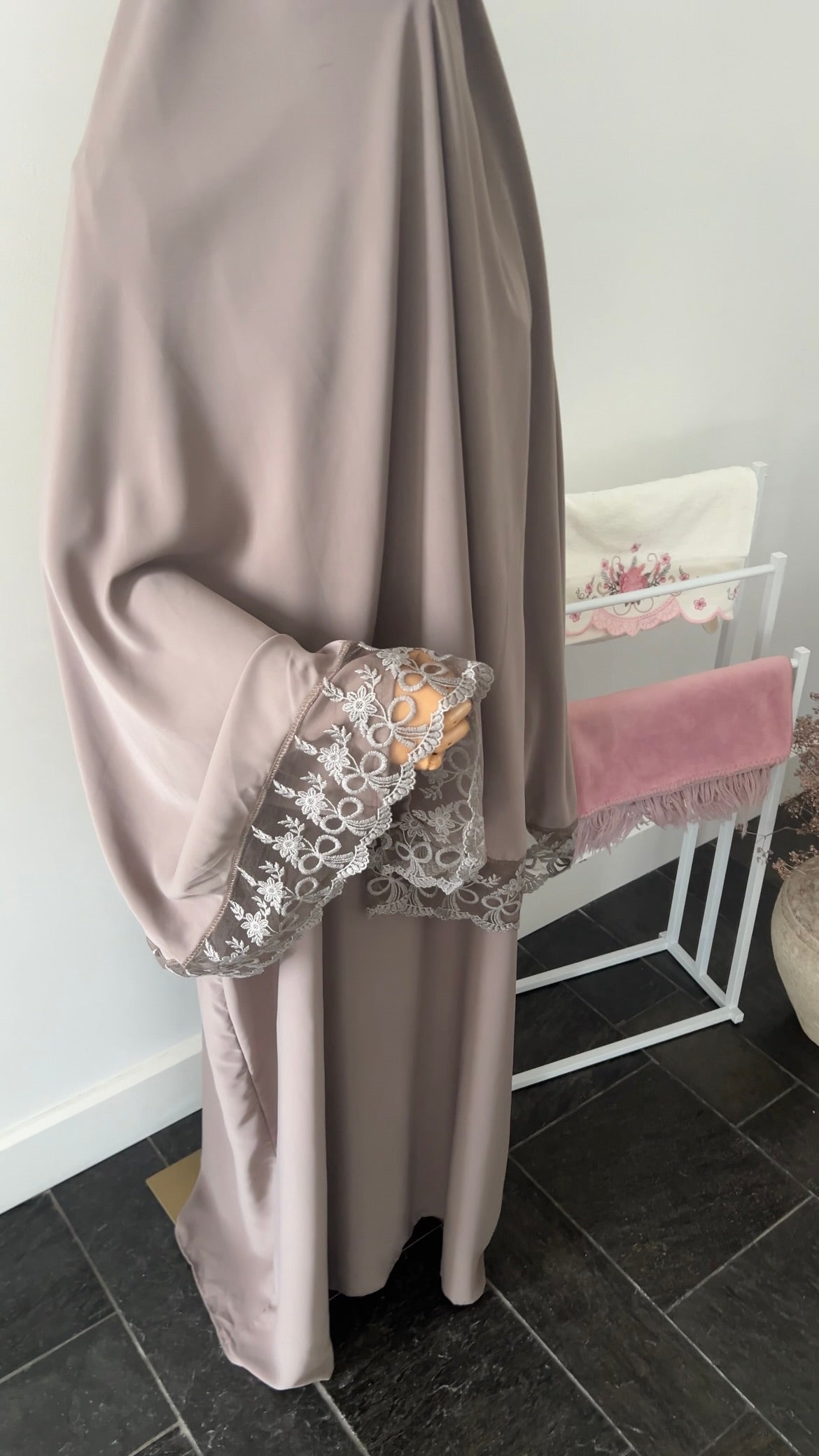 LACE KHIMAR SET TAUPE