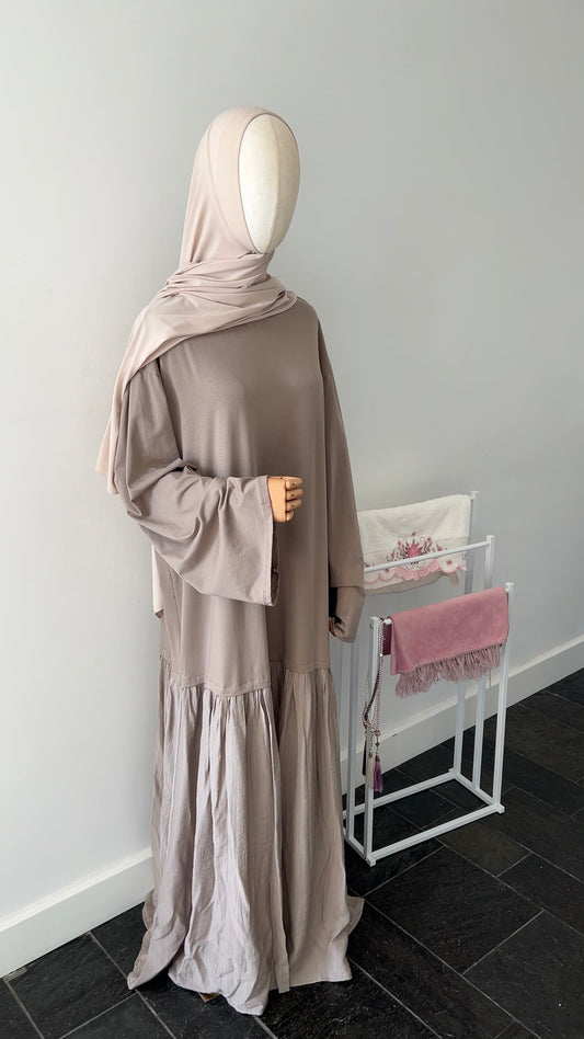 LONGSLEEVE RUFFLE DRESS TAUPE