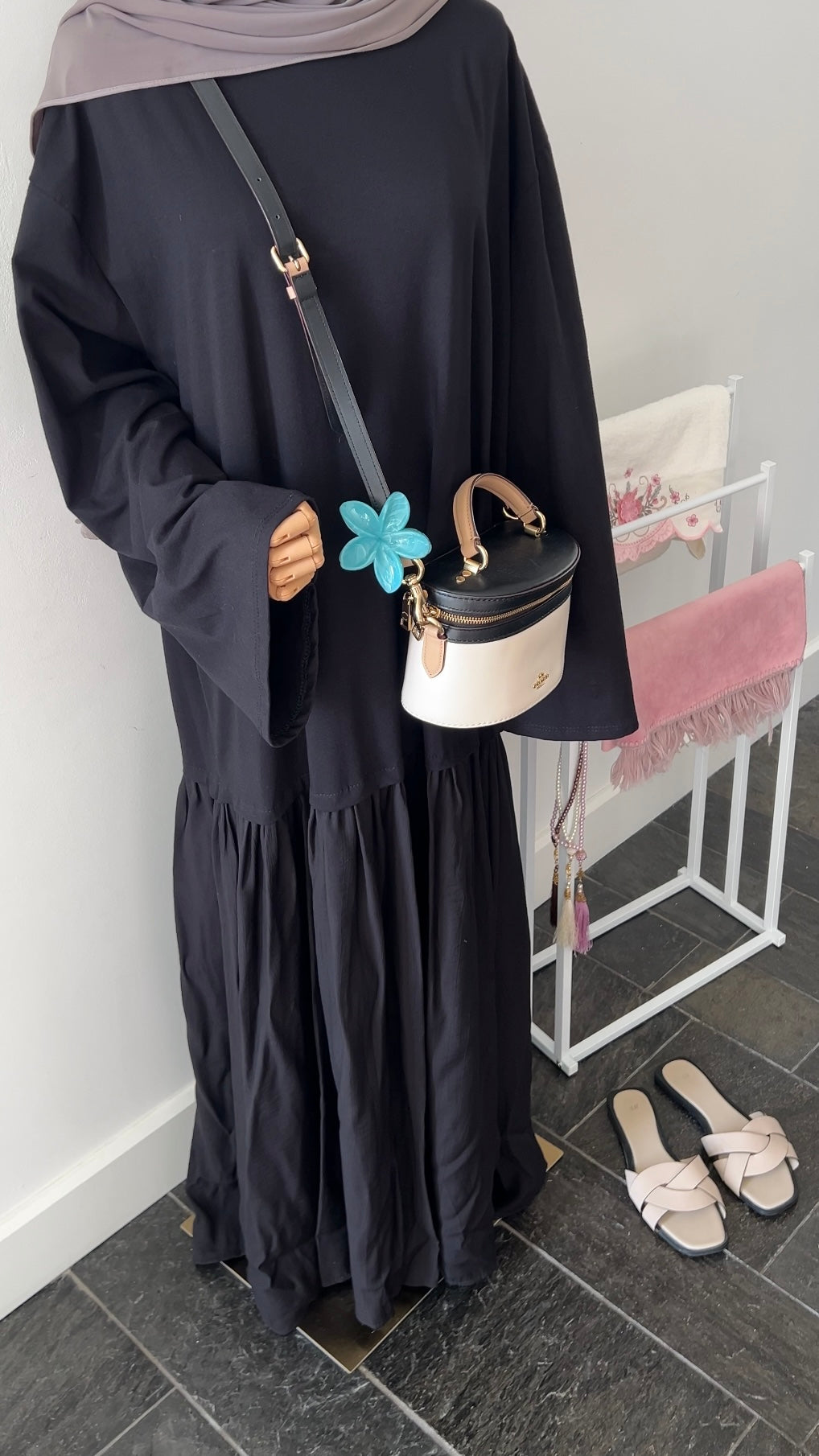 LONGSLEEVE RUFFLE DRESS BLACK