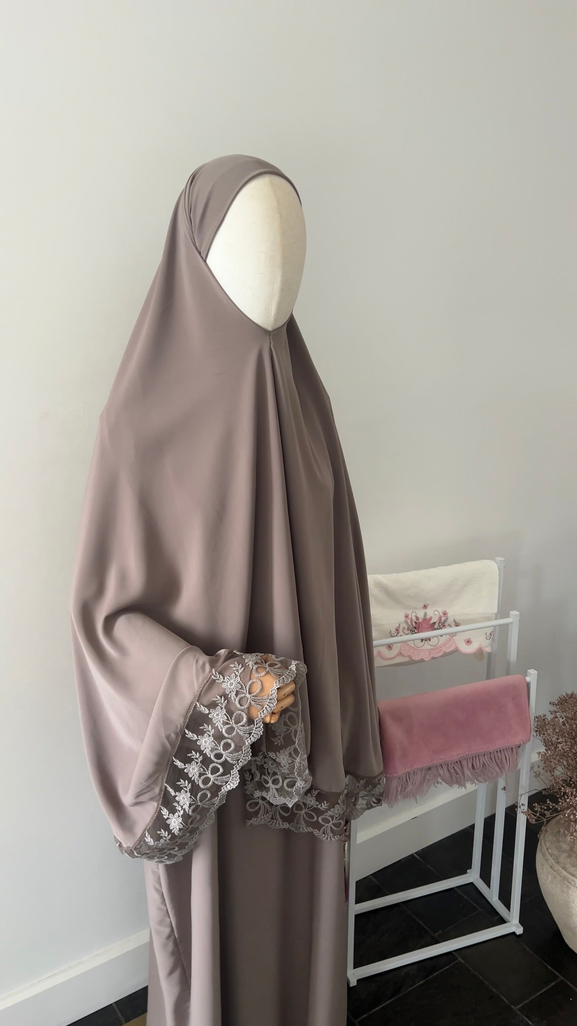 LACE KHIMAR SET TAUPE