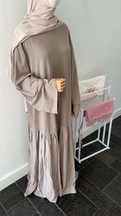 LONGSLEEVE RUFFLE DRESS TAUPE