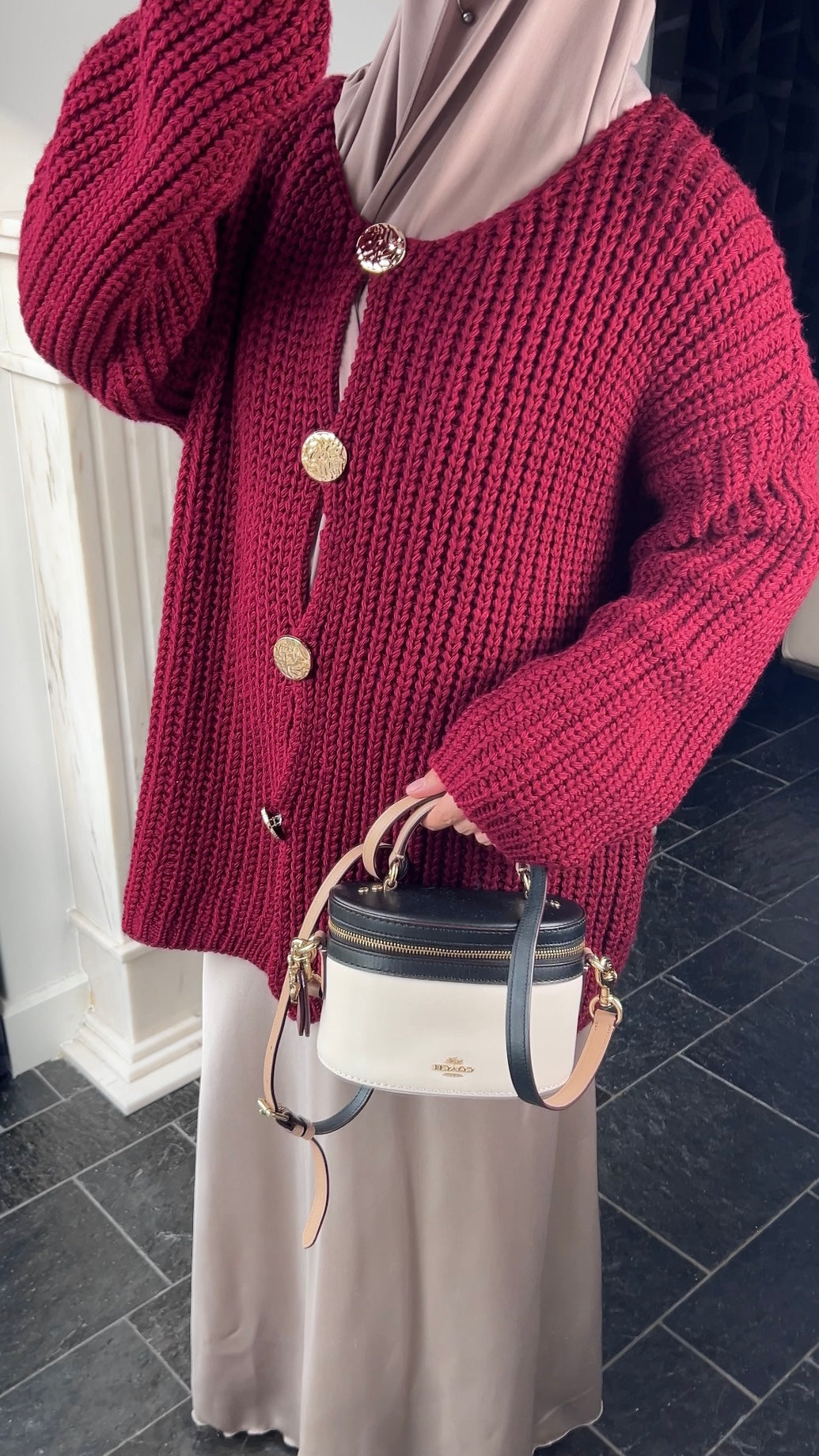 BURGUNDY BUTTON CARDIGAN
